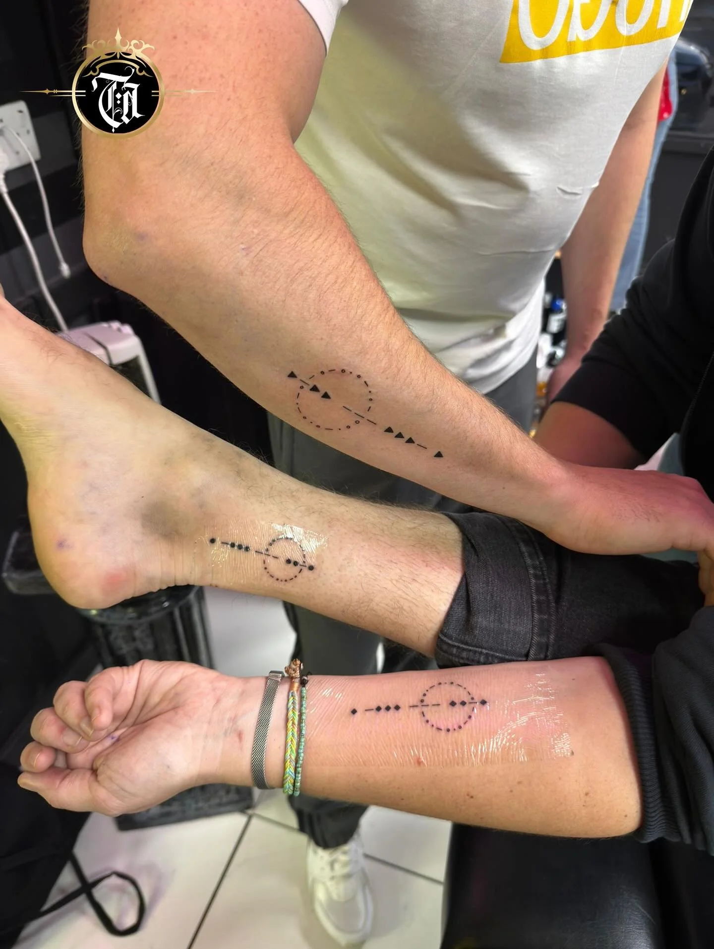 Morse Code Tattoos 

Symbolising our clients names 👌

Swipe to see all 👉👉

⚜️

@inkedbythree 

⚜️

Sponsored by:
◾️ @kwadron 
◾️ @dragonhawkofficial 
◾️ @dragonhawktattoos 

#tattoo #tattooing #tattoos #tattooed #morsecode #morsecodetattoo #tattoo