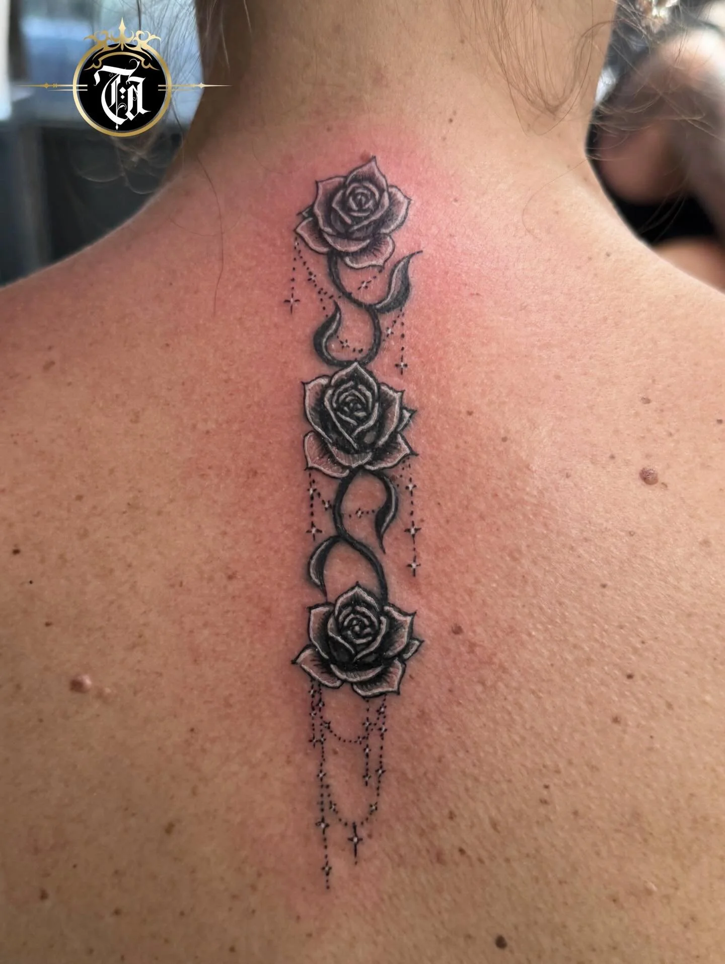 Cover up Tattoo 🌹

⚜️

@inkandescent.tattoos 

⚜️

Swipe to see before 👉👉

Sponsored by:
◾️ @kwadron 
◾️ @dragonhawkofficial 
◾️ @dragonhawktattoos 

#tattoo #tattooing #tattoos #tattooed #backtattoo #backtattoos #tattooartist #artist #art #tattoo