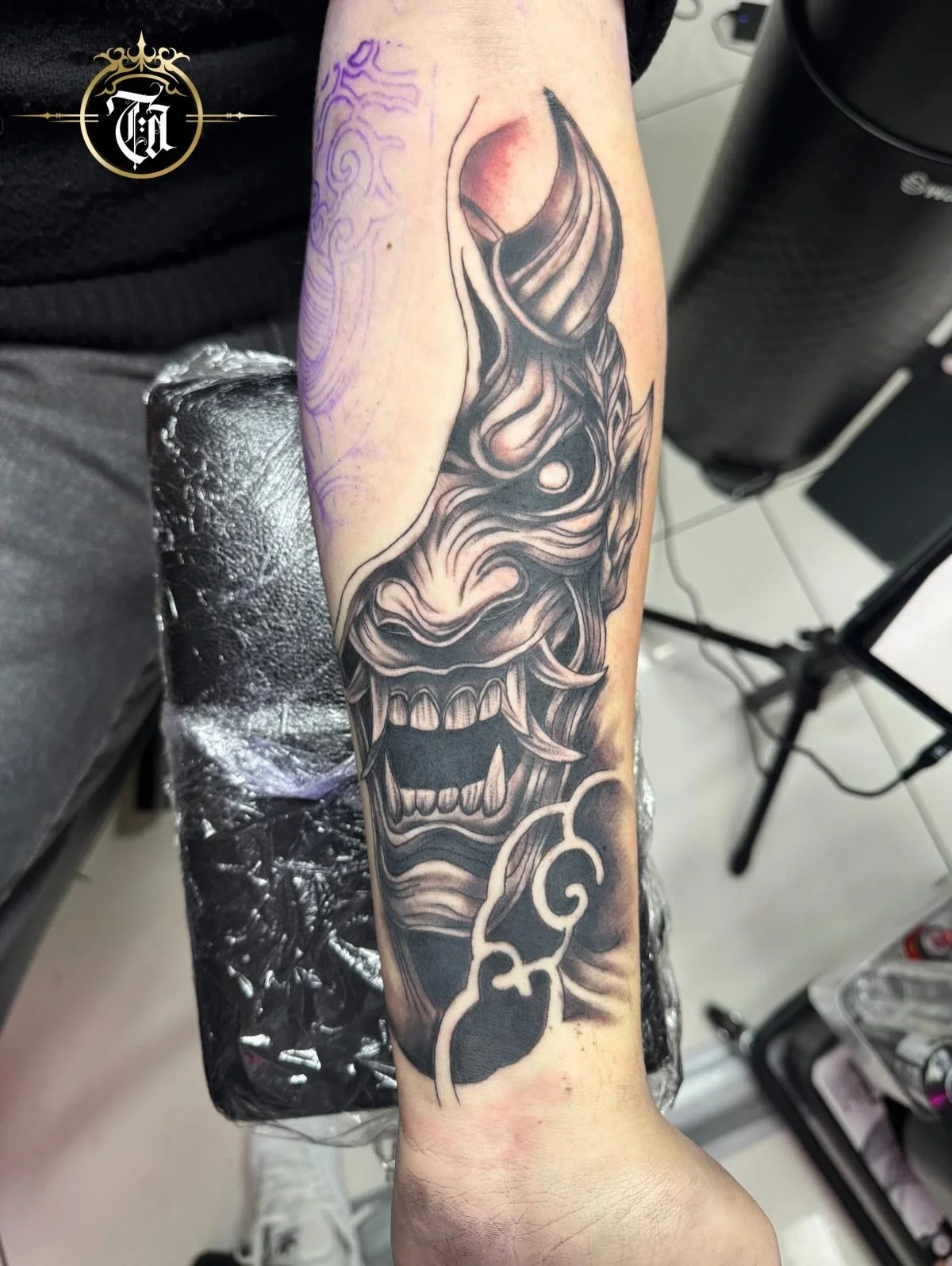 Hanya/ geisha ,Part one stay tuned for part 2

⚜️

@inkdbymaz 

⚜️

Swipe for video 👉🎥

Sponsored by:
◾️ @kwadron 
◾️ @dragonhawkofficial 
◾️ @dragonhawktattoos 

#tattoo #tattooing #tattoos #tattooed #mask #masktattoo #tattooartist #artist #art #t