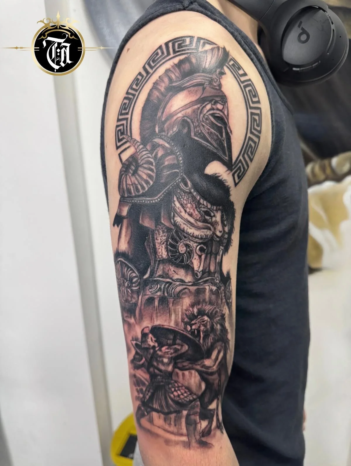 Spartan Scene - Fighting a Lion 🦁🏛️🇬🇷🏺

Enjoy your Christmas Eve from Tattoo Asylum 🖤🎄

⚜️

@inkdbymaz 

⚜️

Keep a look out for the video 

Sponsored by:
◾️ @kwadron 
◾️ @dragonhawkofficial 
◾️ @dragonhawktattoos 

#tattoo #tattooing #tattoos