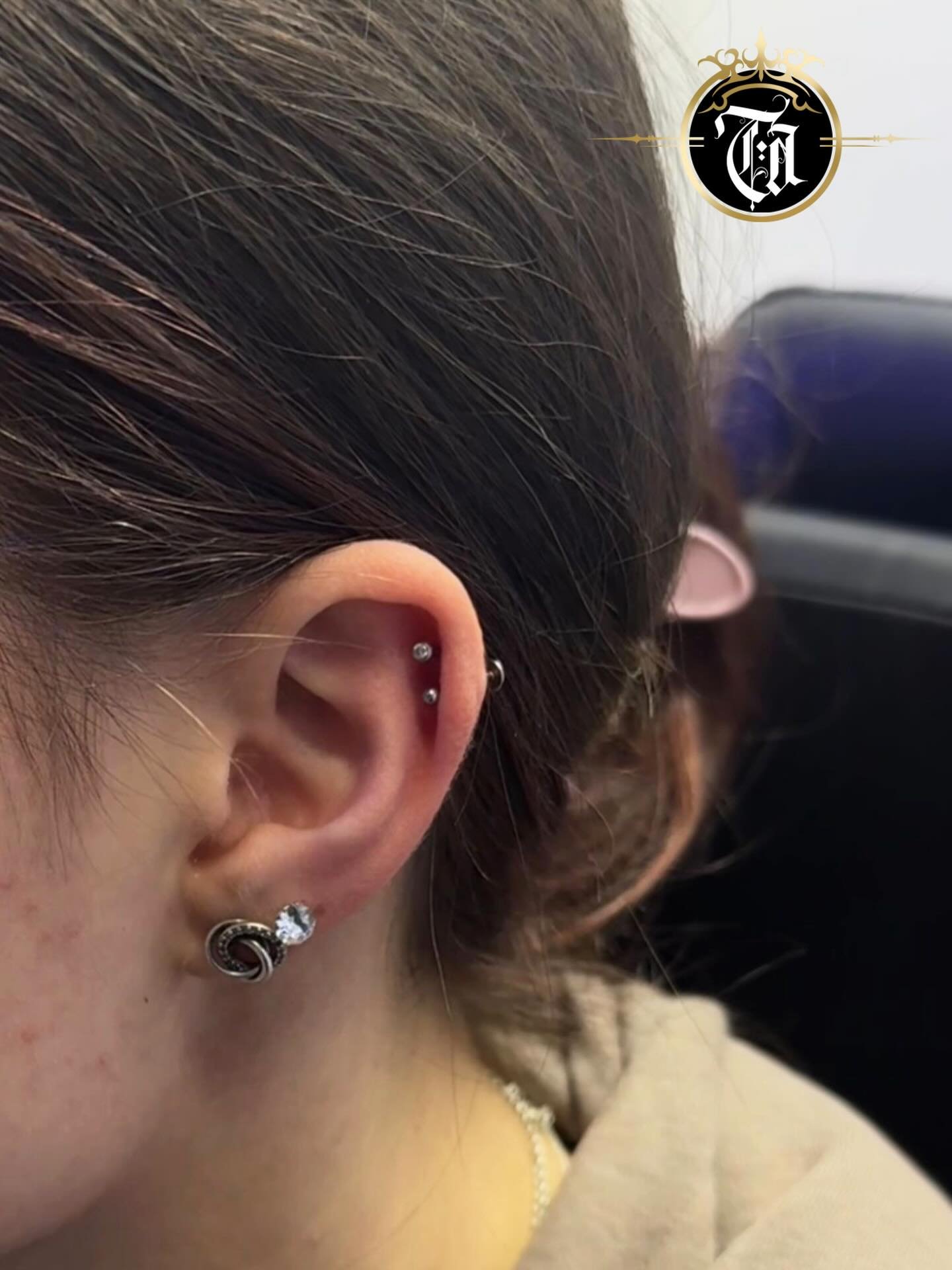 Double Helix Piercing 👂💉

⚜️

@inkedbythree 

⚜️

For any piercing enquiries please send us a DM 

Sponspored by: 
@kwadron 
@dragonhawkofficial 
@dragonhawktattoos 

#piercing #pierce #tattoostudio #tattoo #art