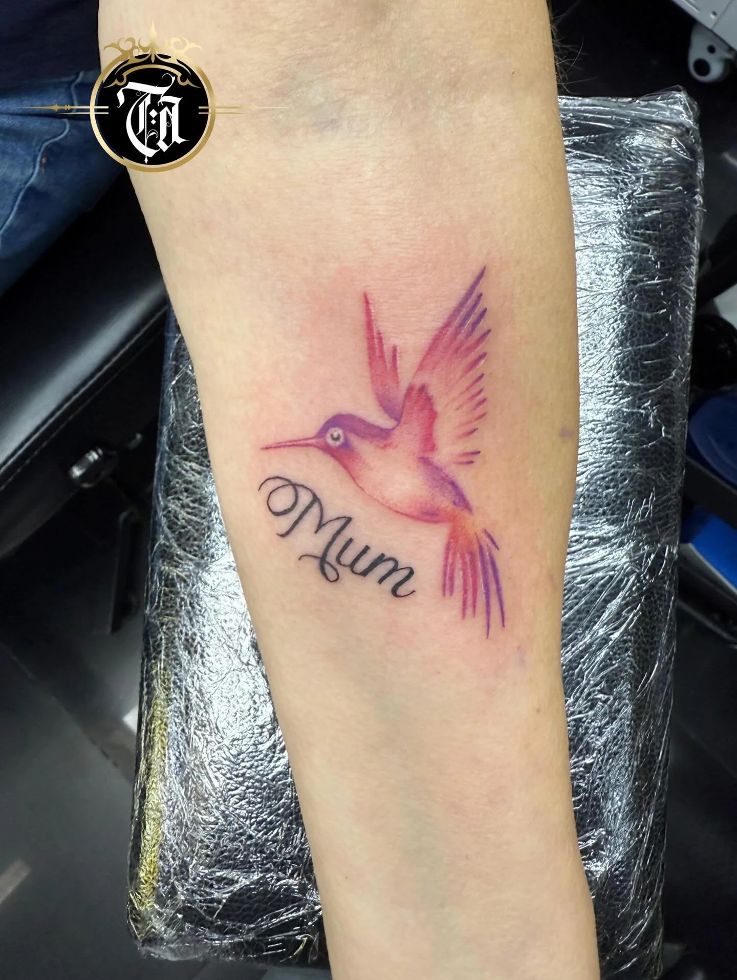 Bird &amp; Script Tattoo 🕊️

⚜️

@inkandescent.tattoos 

⚜️

Sponsored by:
@kwadron 
@dragonhawkofficial 
@dragonhawktattoos 

#tattoo #tattooing #tattooartist #artist #art