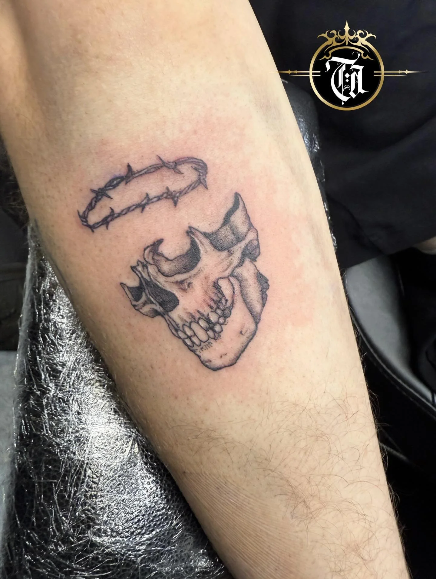 Skull Tat 💀

⚜️

@inkandescent.tattoos 

⚜️

Sponsored by:
@kwadron 
@dragonhawkofficial 
@dragonhawktattoos

#tattoo #tattooartist #tattoostudio #ink #art