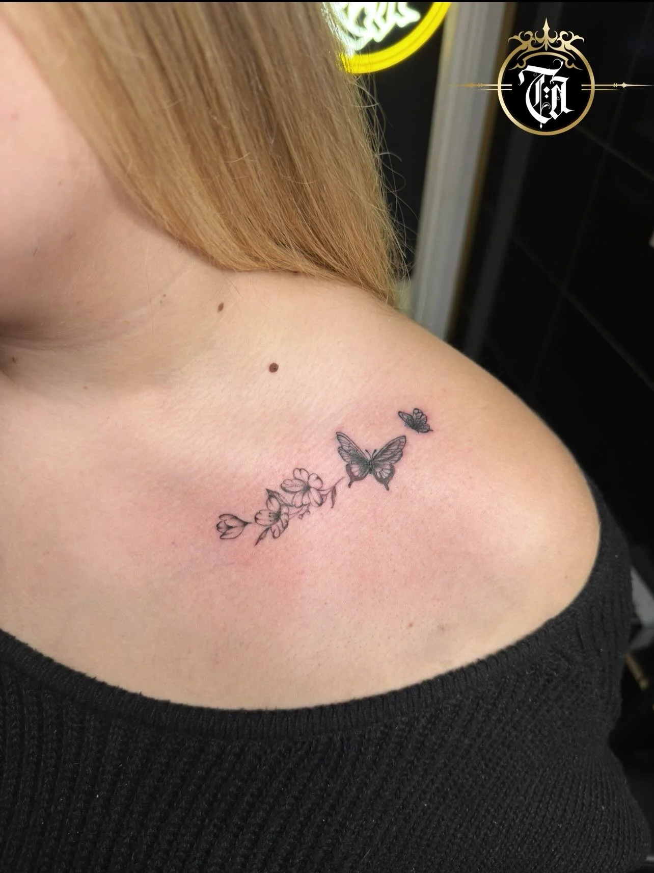 Pretty Butterfly &amp; Flower Piece 🦋🦋

⚜️

@inkedbythree 

⚜️

Sponsored by:
@kwadron 
@dragonhawkofficial 
@dragonhawktattoos

#tattoo #tattooartist #tattoostudio #ink #art