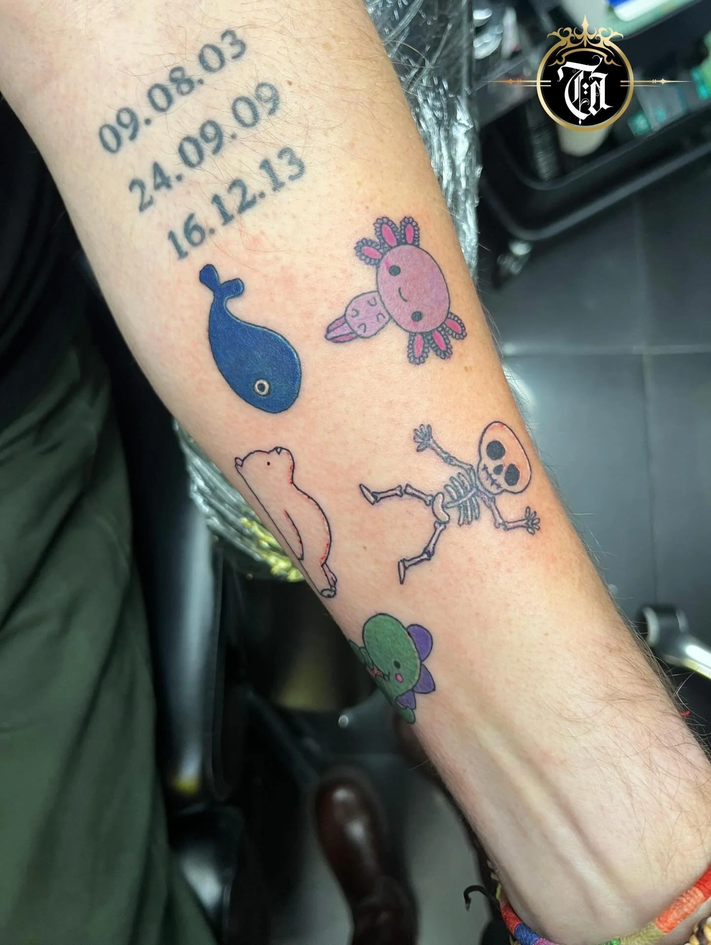 A client wanted his pin badges, replicated as tattoos, and these are the results! 🐳🐻&zwj;❄️💀

Love how it turned out, especially the axolotl 🥹💕

Swipe to see pin badges 👉👉

⚜️

@inkandescent.tattoos 

⚜️

Sponsored by:
@kwadron 
@dragonhawktat