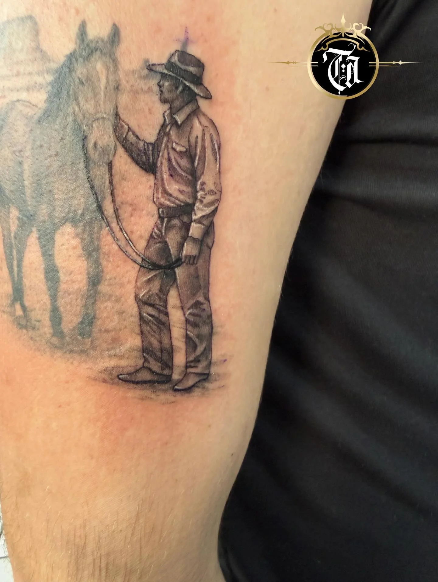 Cowboy addition to a previous tattoo 

⚜️

@inkandescent.tattoos 

⚜️

Sponsored by:
@kwadron 
@dragonhawktattoos 
@dragonhawkofficial 

#tattoo #tattooing #tattoos #tattooed #art
