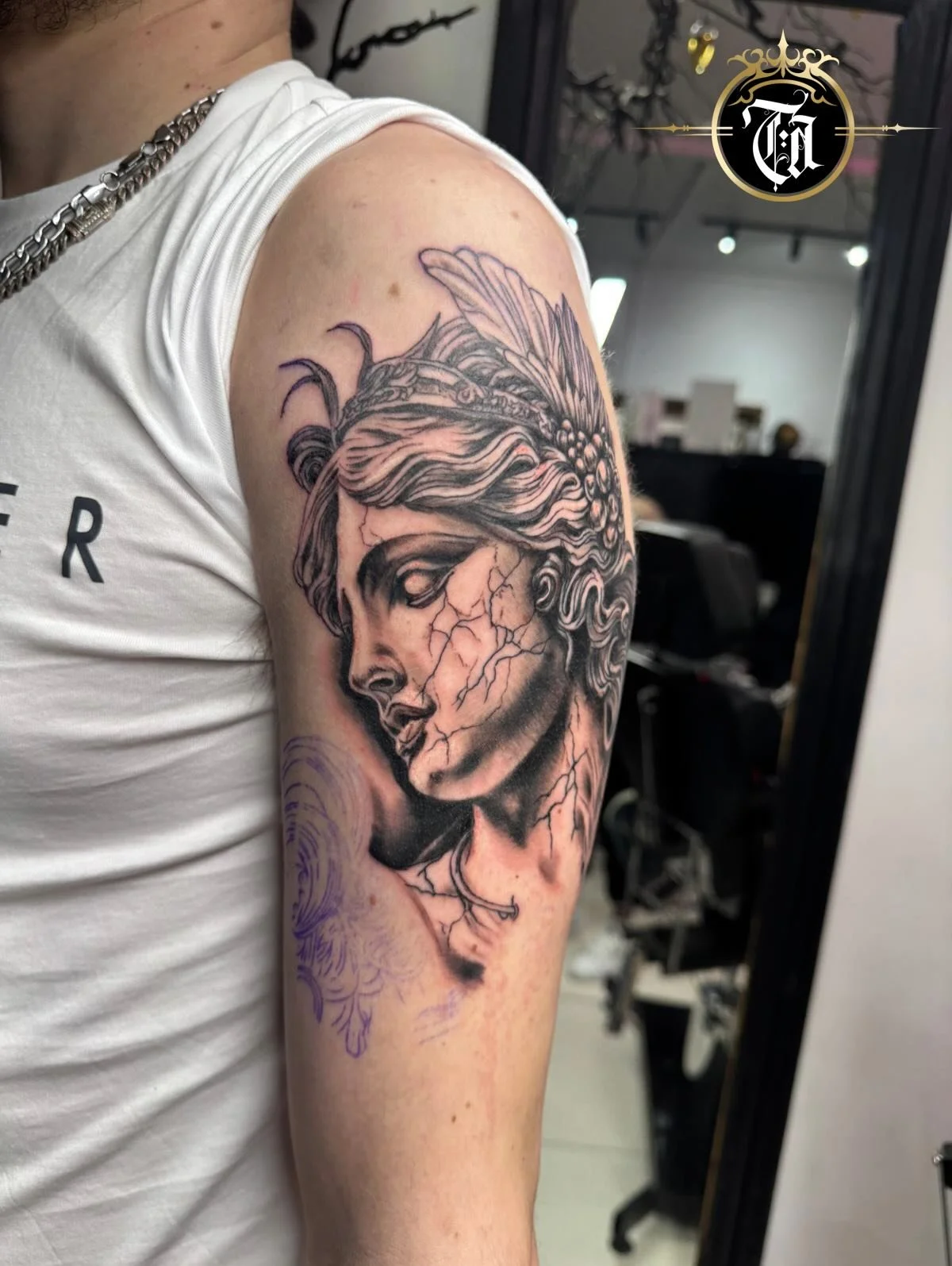 First Session Completed 👏👏

⚜️

@inkdbymaz 

⚜️

Sponspored by:
▪️ @kwadron 
▪️ @dragonhawkofficial 
▪️ @dragonhawktattoos 

#tattoo #tattooartist #tattoostudio #artist #art