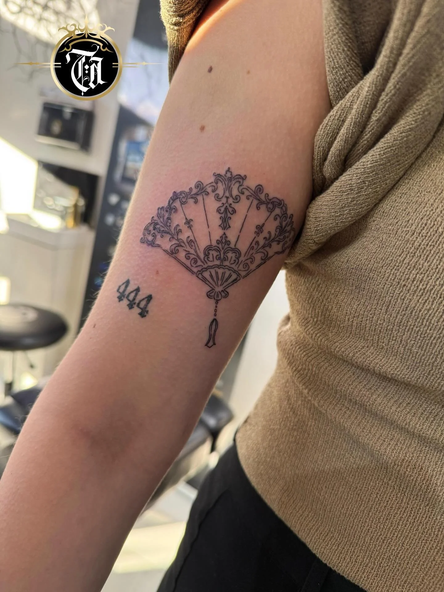 Line work, beautifully executed 😍🪭

⚜️

@inkandescent.tattoos 

⚜️

Swipe to see all 👉👉
Sponsored by:
@kwadron 
@dragonhawktattoos 
@dragonhawkofficial 

#tattoo #tattooing #tattoos #tattooed #art