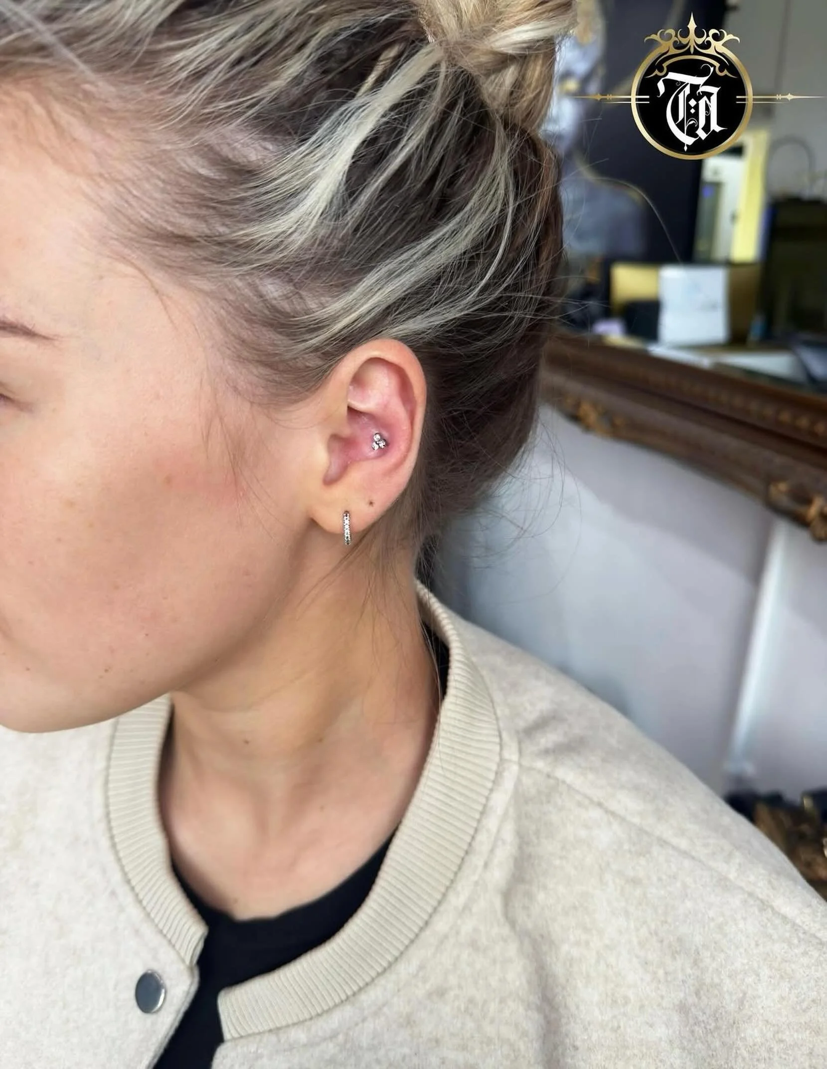 Don&rsquo;t Scroll!! ✋ 👀

Free Piercings from 5pm today! If you&rsquo;re interested like this post, comment and then send us a DM!

⚜️

Sponsored by:
@kwadron 
@dragonhawkofficial 
@dragonhawktattoos

#piercing #pierce #tattoostudio #ink #art