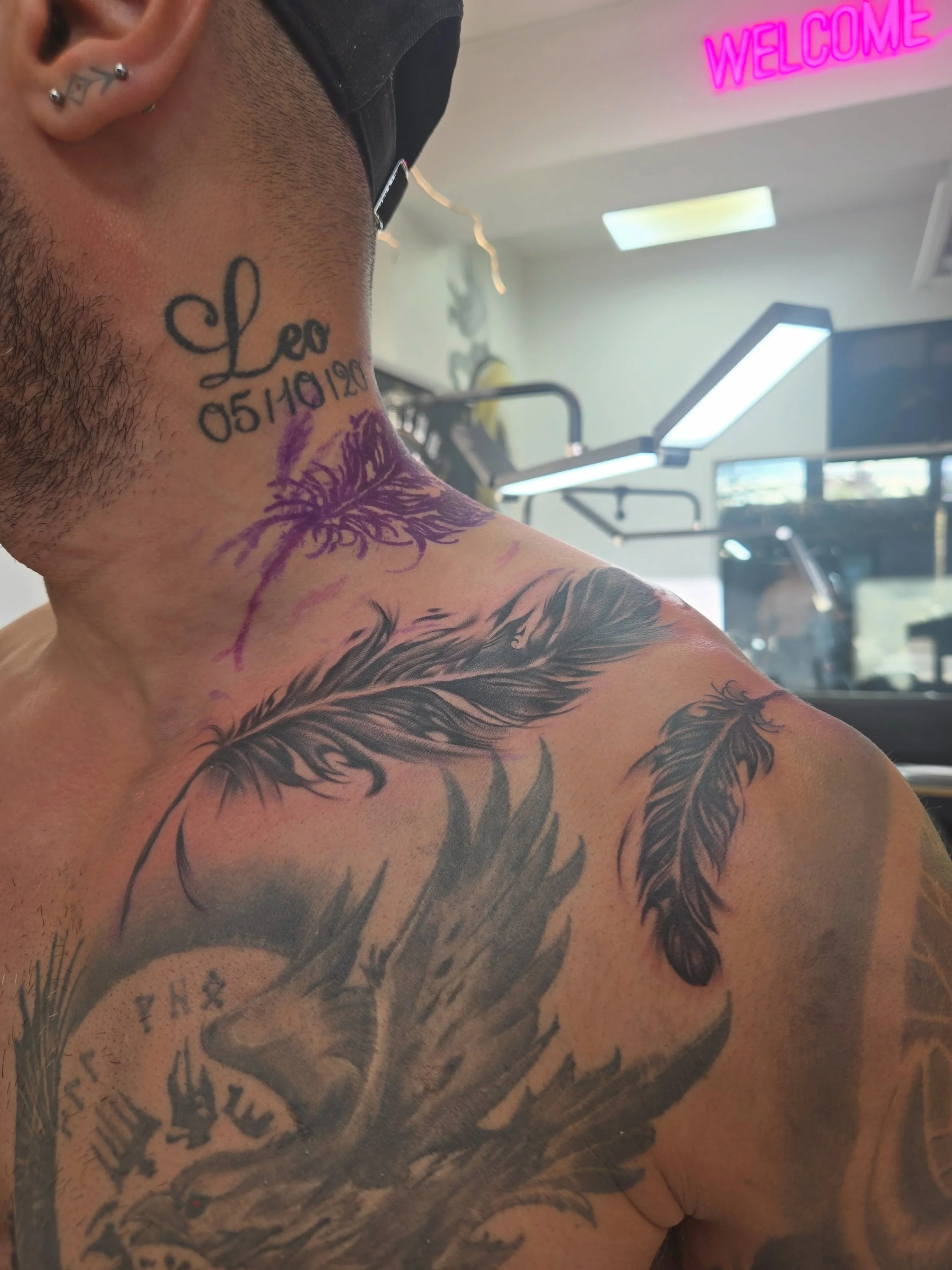 Custom black and grey raven feathers tattoo, featuring flowing details and soft shading across the shoulder and chest🐦&zwj;⬛🐦&zwj;⬛

✦

Artist: @lyd.tattoos 

DM us to book a consultation or your next tattoo, or give us a call on 01707 655273.

✦

