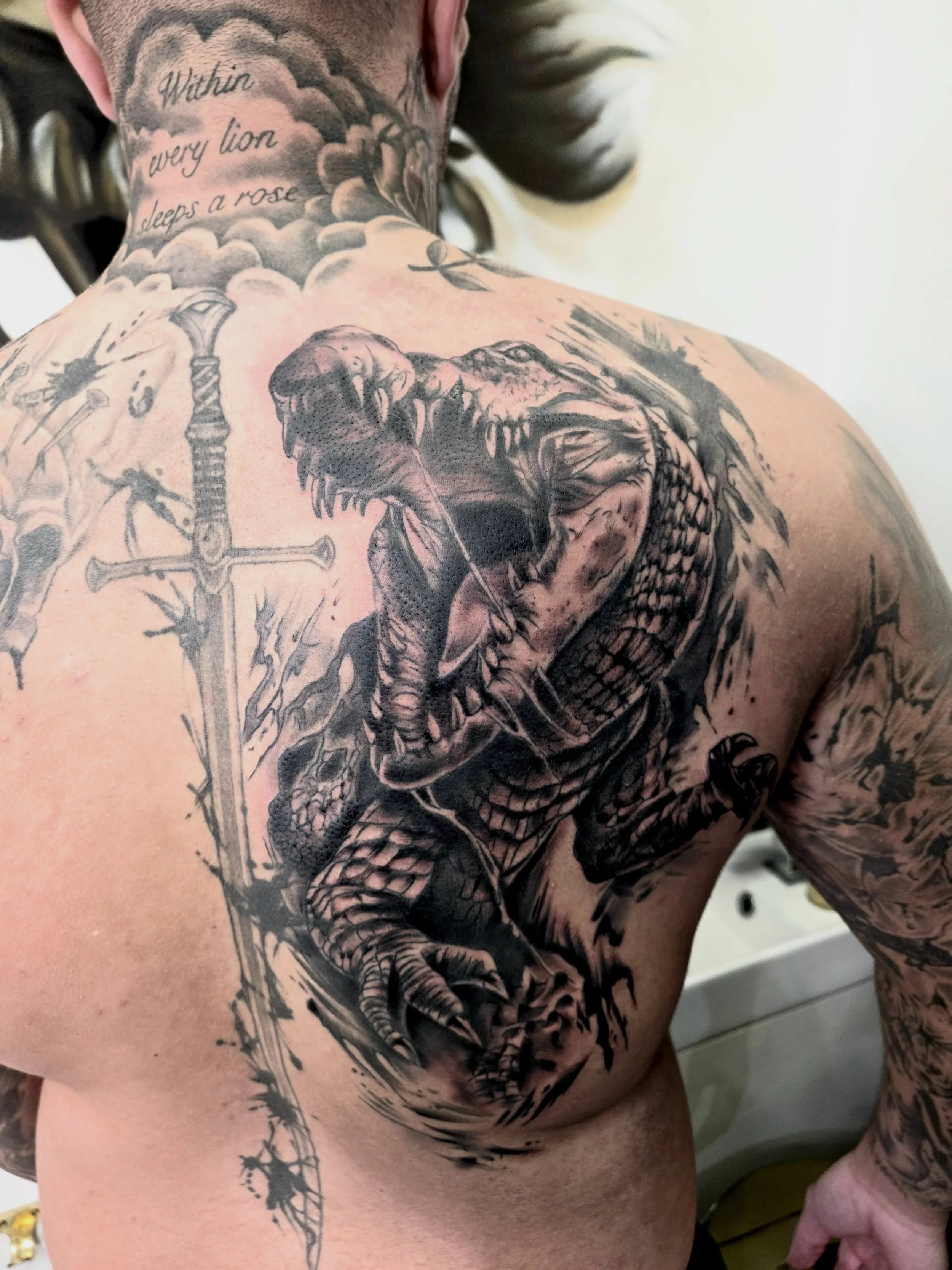 Custom black and grey crocodile back tattoo, featuring detailed shading and bold linework🐊🐊

✦

Artist: @inkdbymaz 

DM us to book a consultation or your next tattoo, or give us a call on 01707 655273.

✦

Sponsored by:
@kwadron
@dragonhawktattoos
