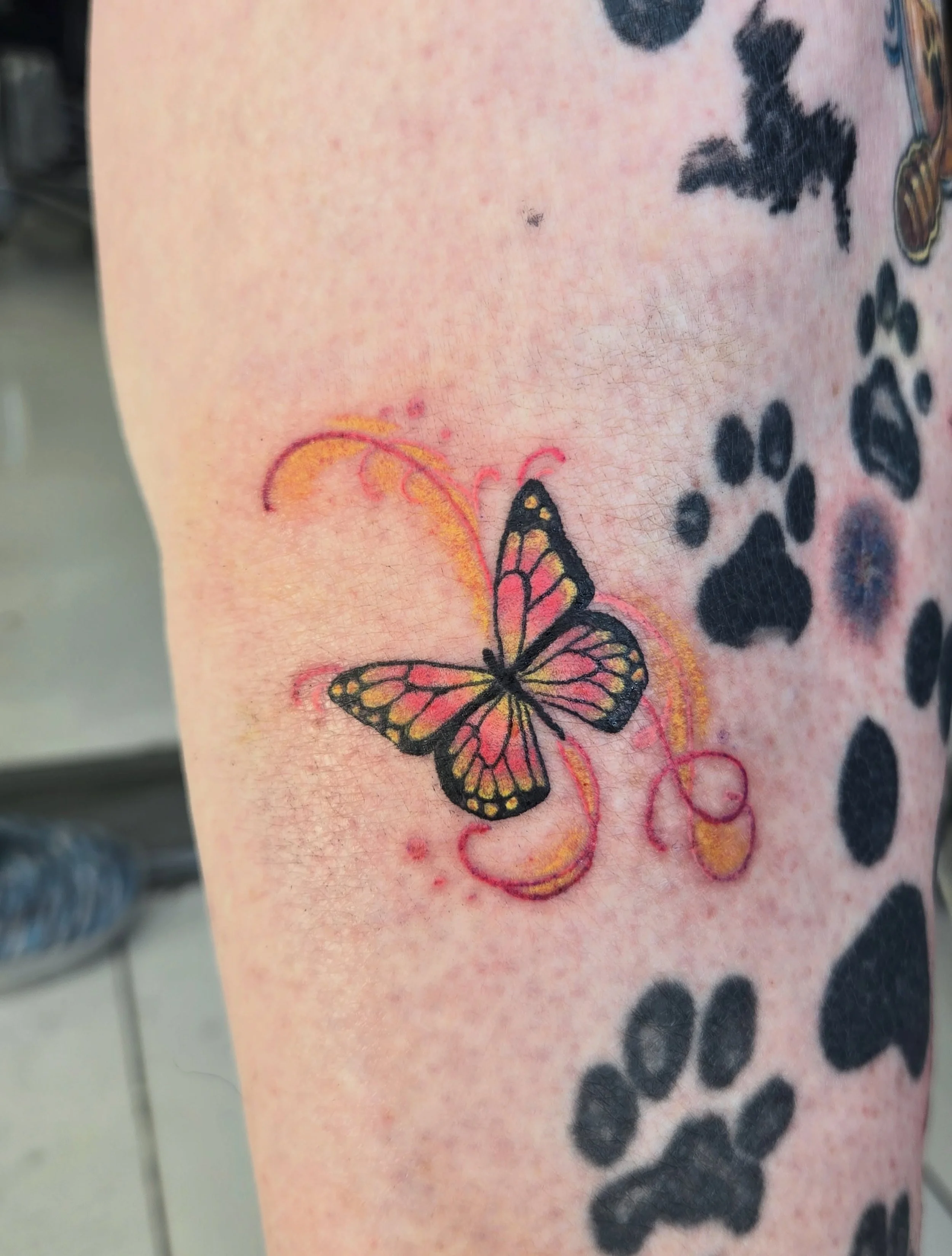 Custom colourful Heather and butterfly tattoo, combining delicate floral details with vibrant butterflies🦋🦋
✦

Artist: @lyd.tattoos 

DM us to book a consultation or your next tattoo, or give us a call on 01707 655273.

✦

Sponsored by:
@kwadron
@d