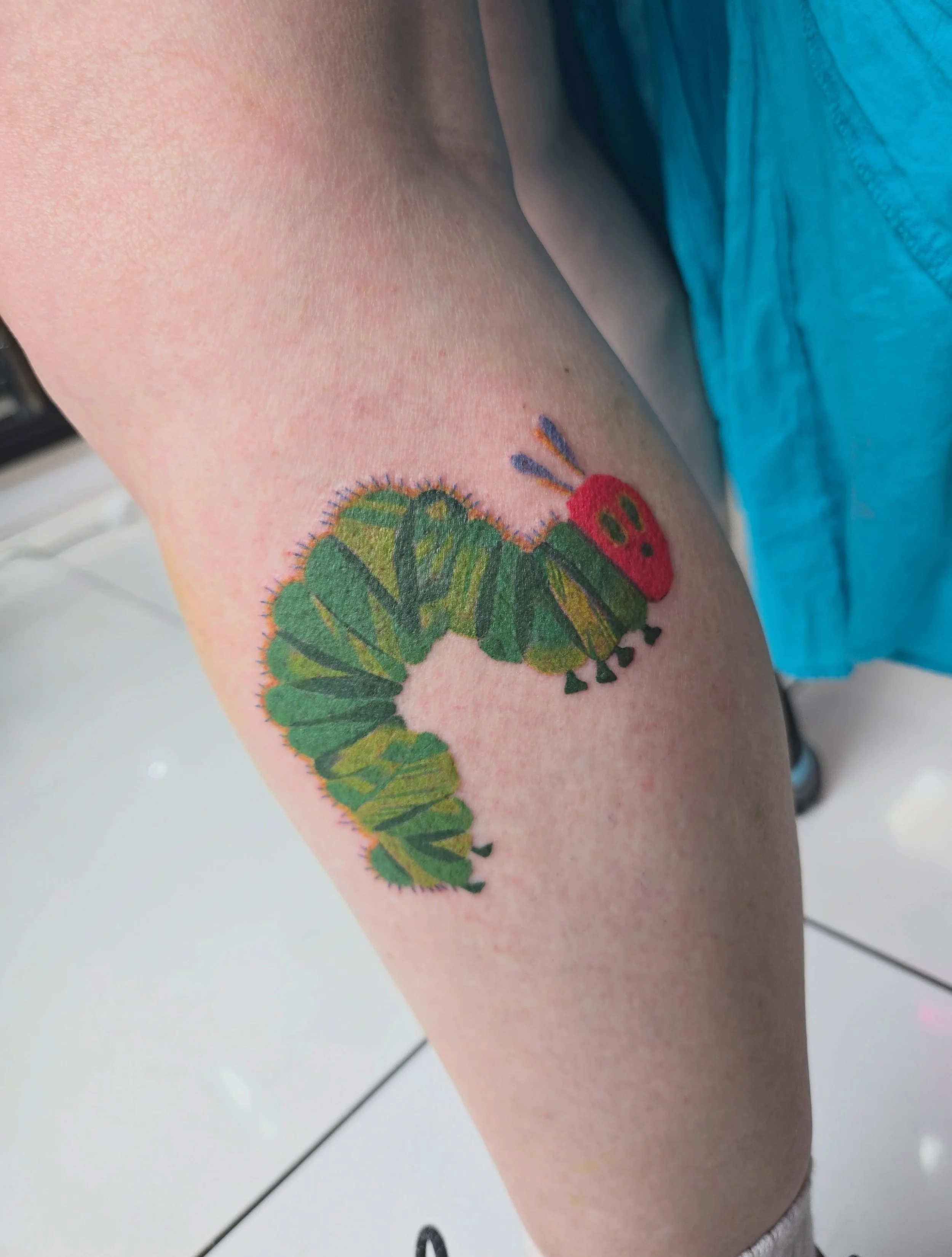 Colourful caterpillar tattoo🐛🐛

✦

Artist: @lyd.tattoos 

DM us to book a consultation or your next tattoo, or give us a call on 01707 655273.

✦

Sponsored by:
@kwadron
@dragonhawktattoos
@dragonhawkofficial

#caterpillartattoo #colourt #customtat