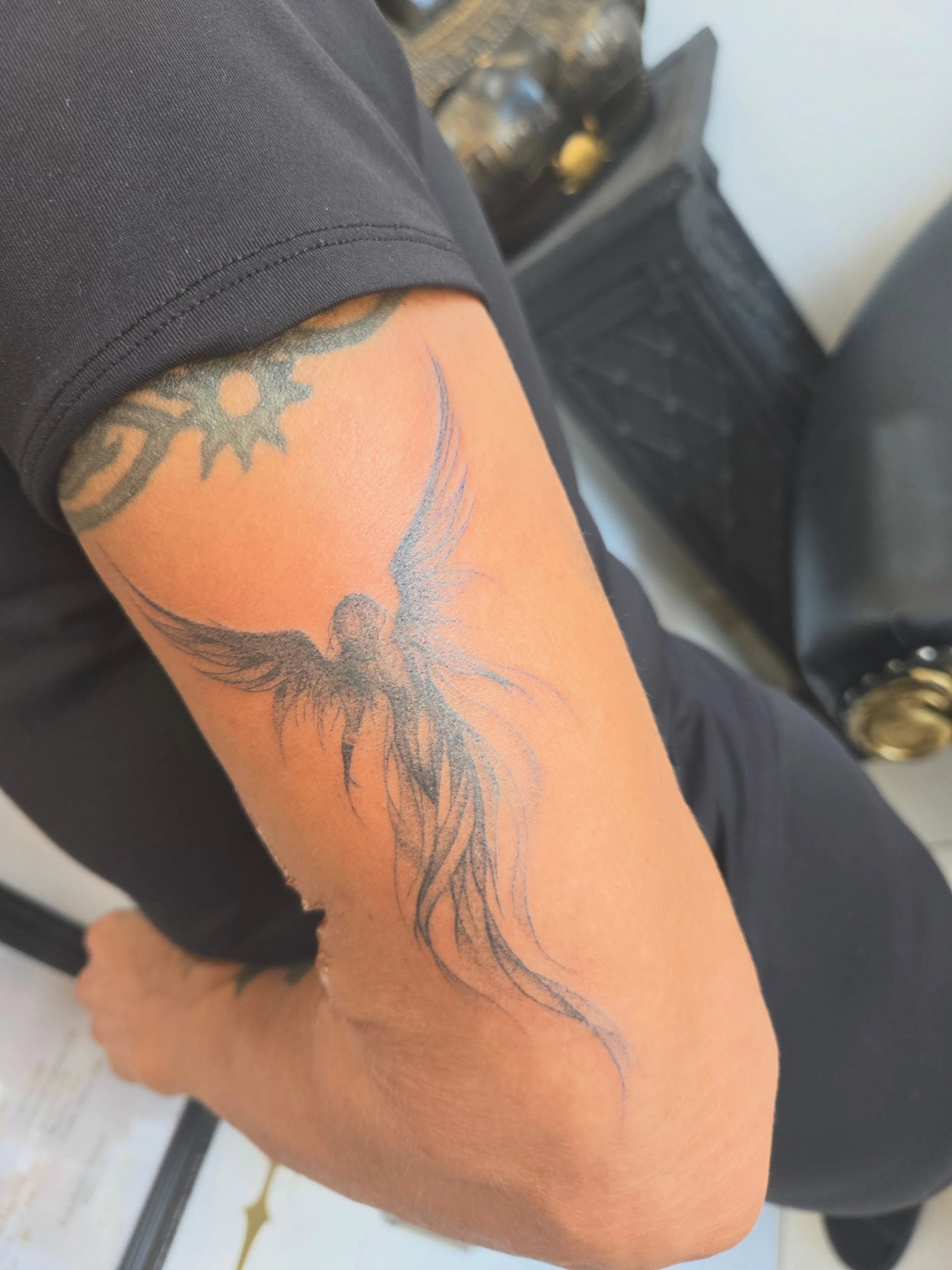 Custom fairy and baby footprint tattoo, combining delicate details with a meaningful personal touch.🦶👼

✦

Artist: @lyd.tattoos 

DM us to book a consultation or your next tattoo, or give us a call on 01707 655273.

✦

Sponsored by:
@kwadron
@drago