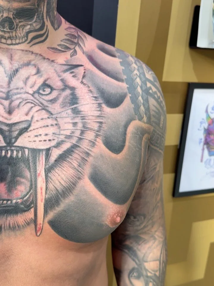 Custom sabertooth tiger tattoo, brought back to life with a detailed touch-up and refreshed shading.
🐅
✦

Artist: @inkandescent.tattoos 

DM us to book a consultation or your next tattoo, or give us a call on 01707 655273.

✦

Sponsored by:
@kwadron