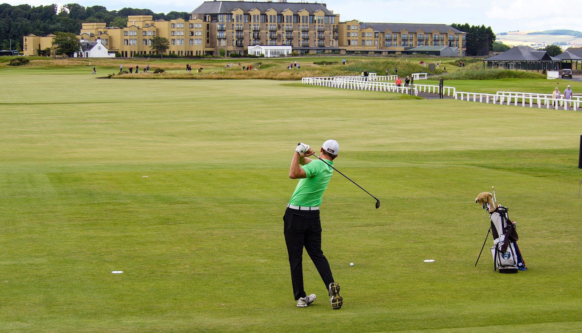 lets-golf-travel-uk-england-ireland-wales-scotland-st-andrews.jpg