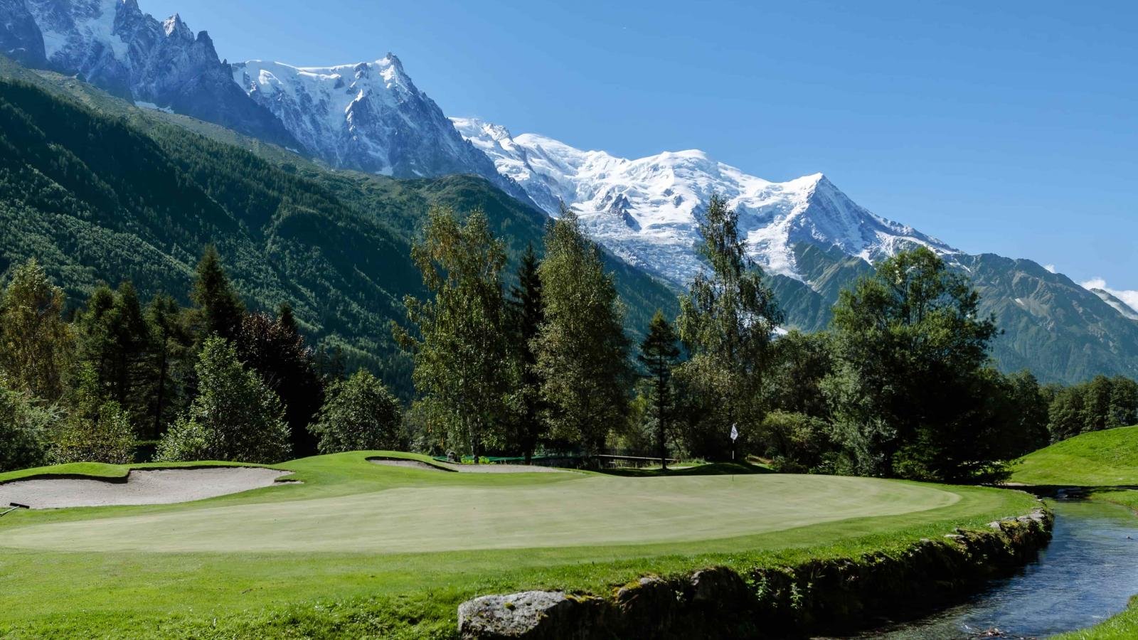 lets-golf-travel-france-gold-de-chamonix.jpg
