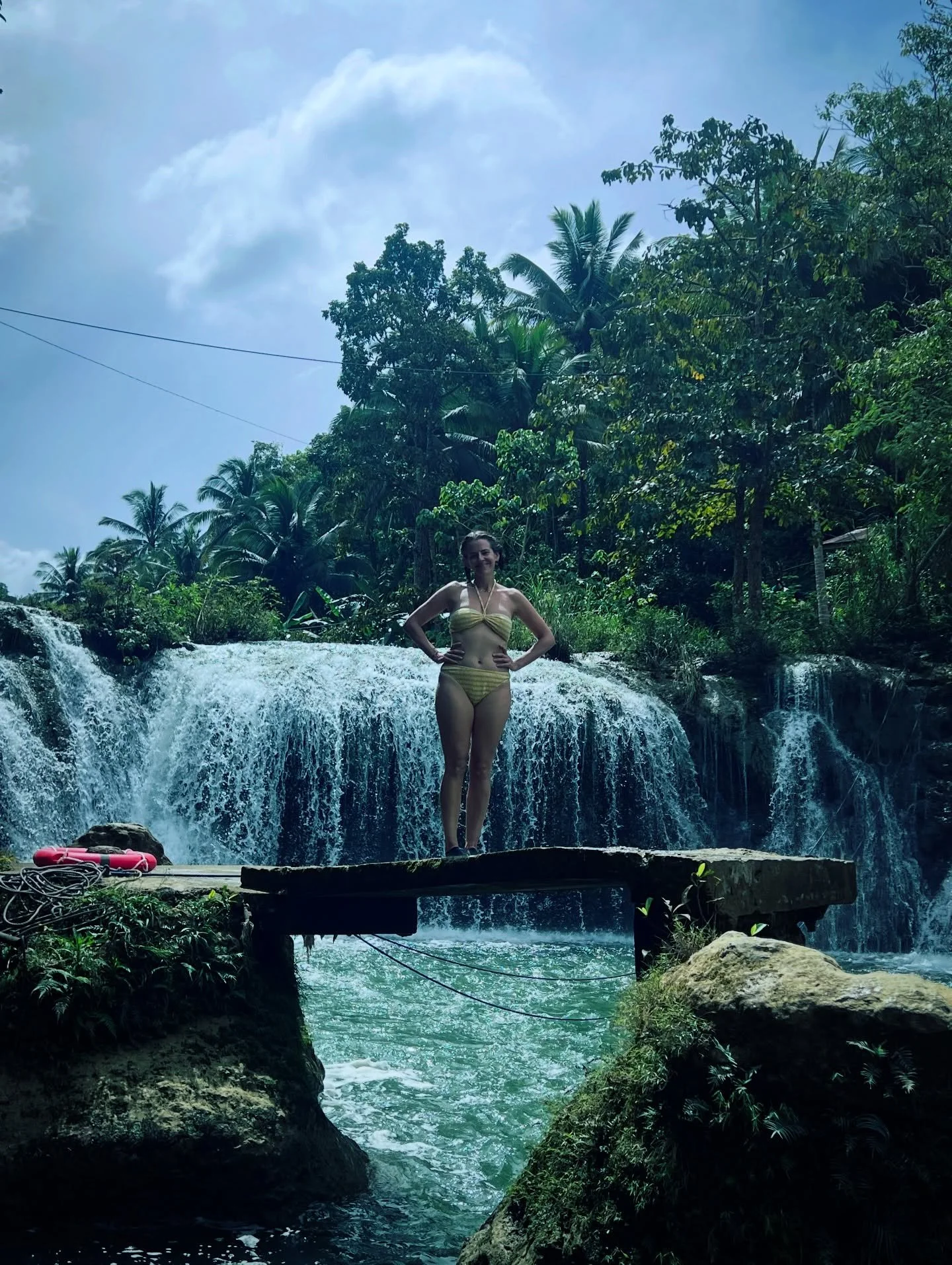 Bohol, ain&rsquo;t no hole*

*Sorry that&rsquo;s the best I can do. Enjoy these pics of waterfalls, the Loboc River, tarsiers 🐒 and the Chocolate Hills (looking more like macha when we visited tho). SO MUCH NATURE 💚 Swipe to the end to see dolphins