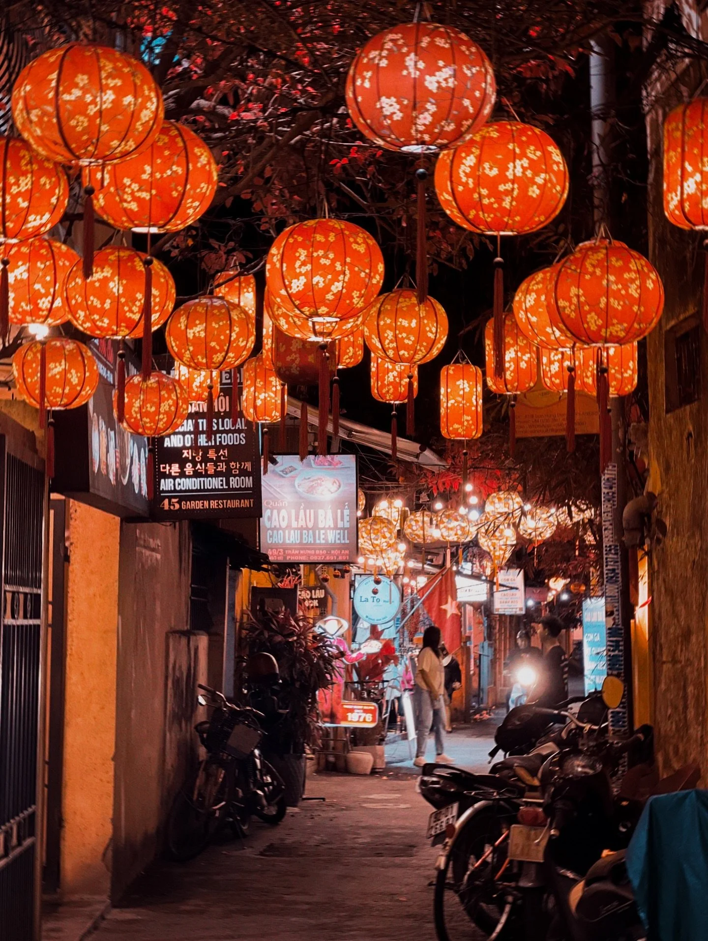 Some Hội An-derlust for you.

I&rsquo;m here for five days, and while that&rsquo;s not a long time, it feels like enough to properly root into a place. The last time I stayed anywhere for five days was three weeks ago. When you&rsquo;re constantly mo