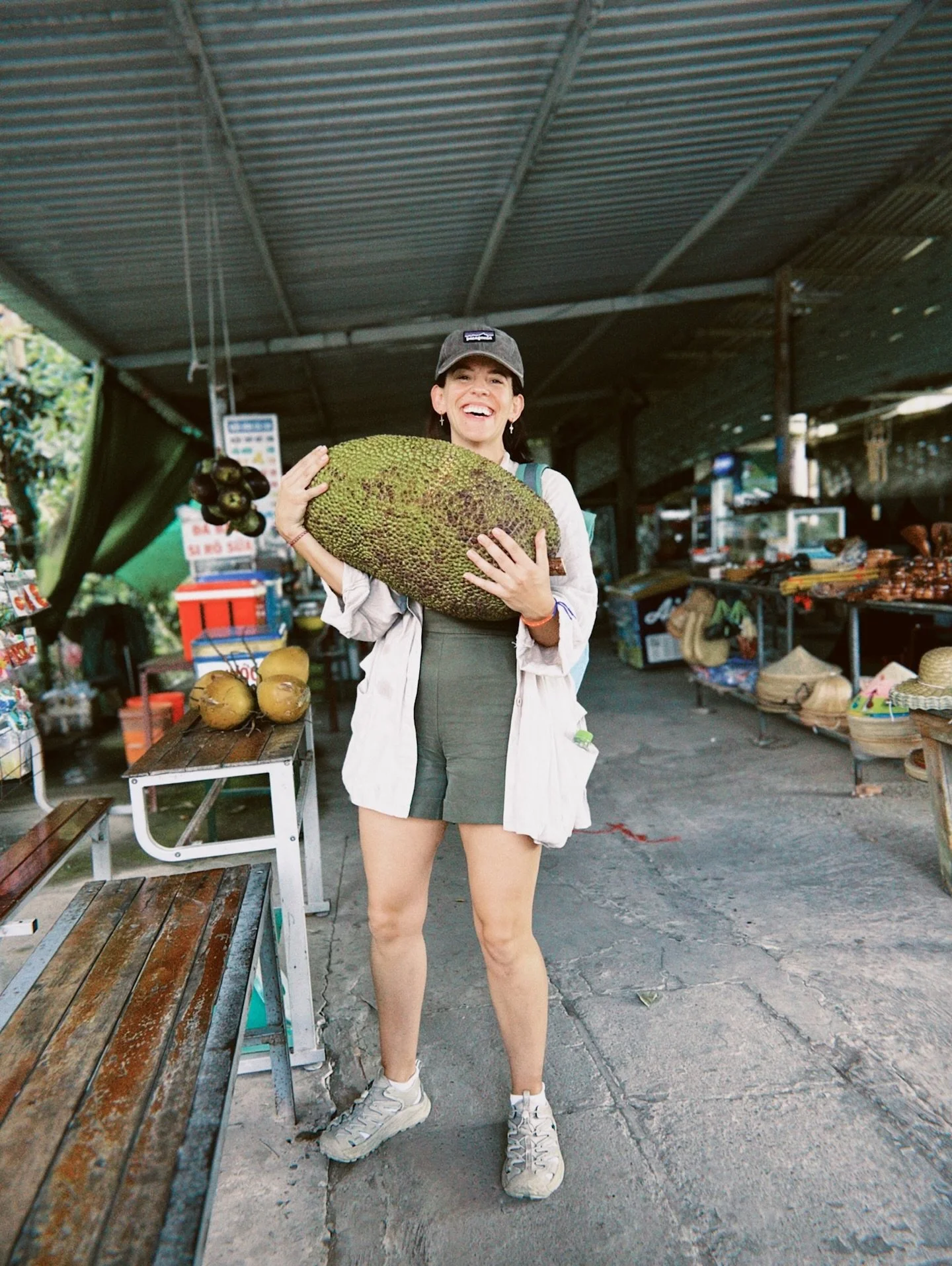 Mekong Delt-ahhhhhhhh 🛶😌

I&rsquo;d originally booked to stay in Cần Thơ (the biggest city in the Mekong Delta), but then I thought&hellip; what the f**k am I doing? You&rsquo;ve just had three days in Ho Chi Minh City and you didn&rsquo;t like it 