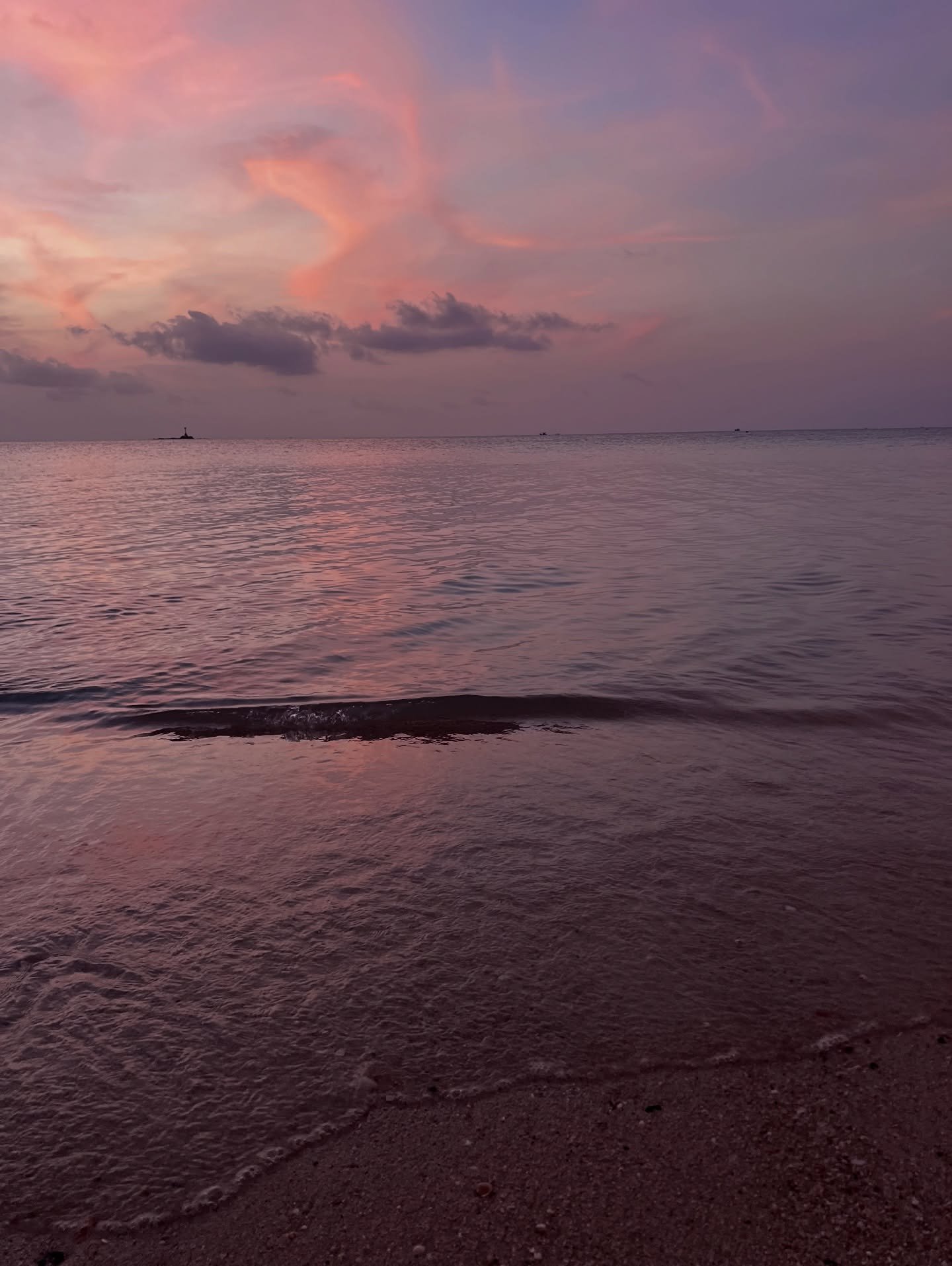 Wherever I roam
nature is the only
stranger that feels
like home.

#sunset #goldenhour #thailandtravels #solotravels #kohphanganisland