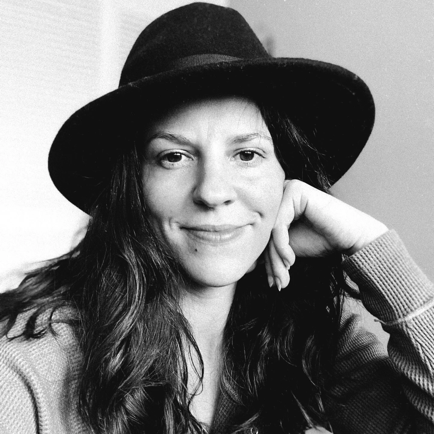 Hi, I&rsquo;m Bea 🤍

It&rsquo;s been a while since I&rsquo;ve done a proper re-introduction, so here we are&hellip;

If you&rsquo;re new here &mdash; hello! I&rsquo;m so grateful you&rsquo;ve found your way into this little corner of Instagram. I ho