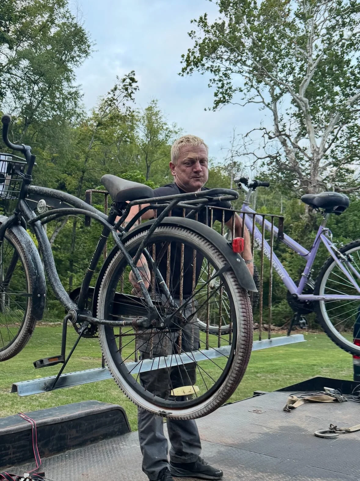 🚲✨ Shoutout to local maker Peter Ritter!

Peter took scrap metal he&rsquo;s collected around town &mdash; including leftover bicycle parts + a vintage window railing from Circa in High Bridge &mdash; and hand-welded it into a fully functional bike r
