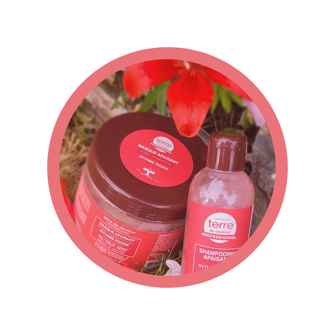 Soins rythmobiologiques - Rouge : Apaise les cuirs chevelus irrités, soulage les démangeaisons, adoucit les rougeurs et apporte un confort aux cuirs chevelus sensibles, notamment en cas de psoriasis et d’eczéma.