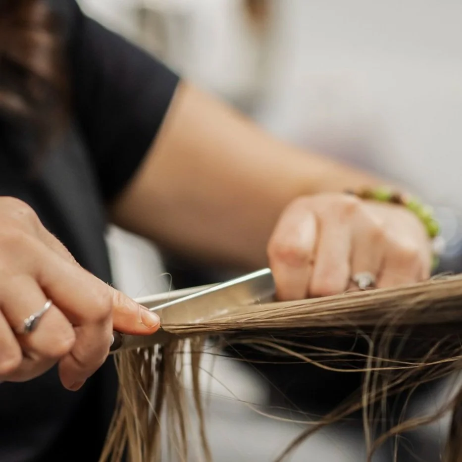 « Phase apaisante de la coupe énergétique avec Annie Gagné : réharmonisation de l’énergie, libération des blocages émotionnels et inconscients, bien-être profond et sensation de légèreté. »