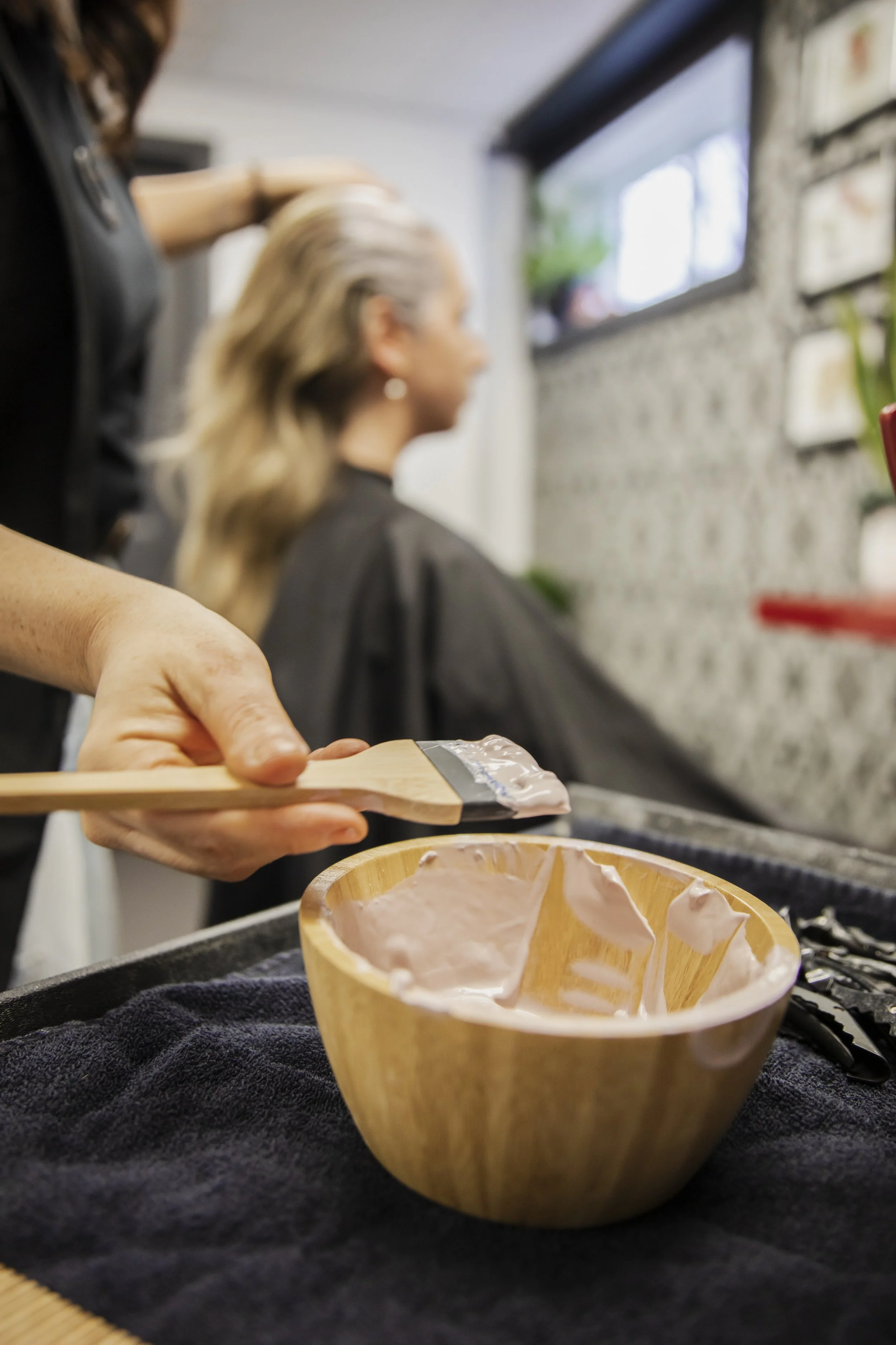 Massage Shiatsu du cuir chevelu pour libérer les tensions et favoriser l'oxygénation du terrain capillaire.
