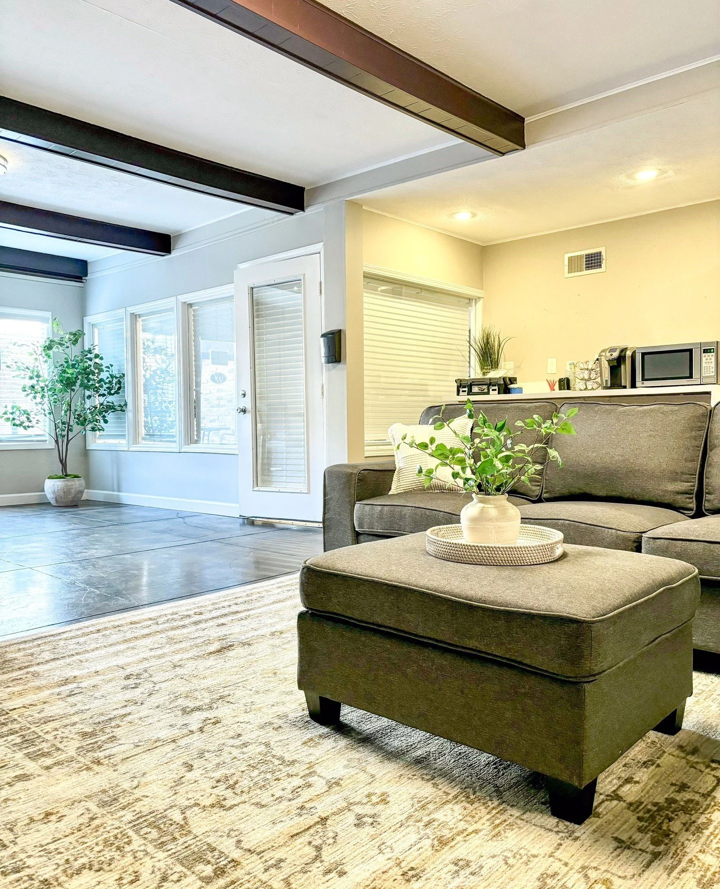 From quiet mornings to friendly get-togethers, the clubhouse at Village West is made for everyday moments! 🌟⁠
⁠