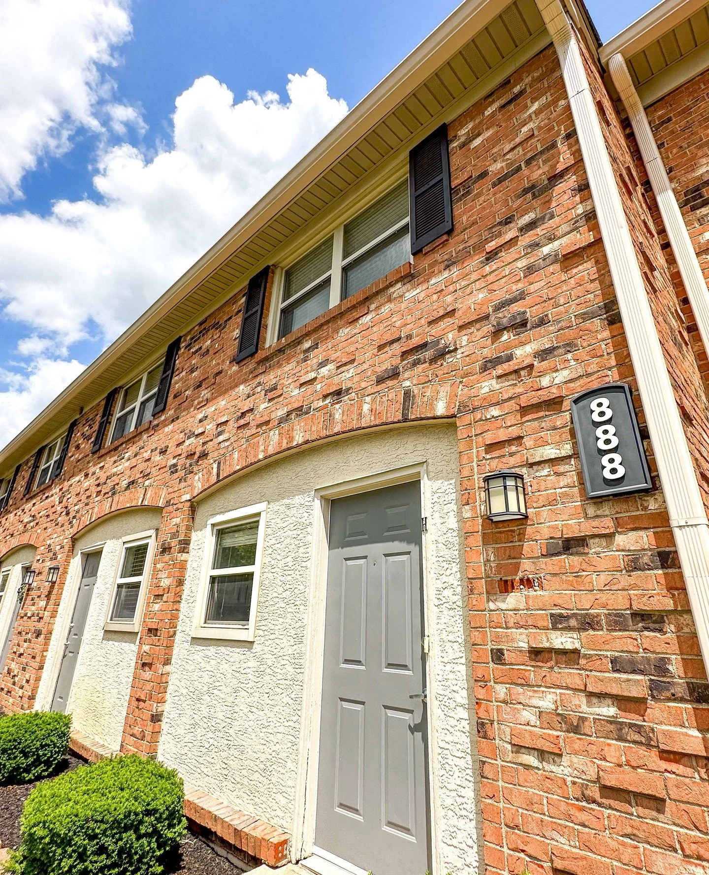 Our spacious layouts feature modern amenities designed for your comfort and convenience. Experience nothing but the best at Village West Apartments &ndash; your ideal home awaits!⁠
⁠
Call or head to our website today to schedule a tour! ⁠
⁠
📞: 614-4