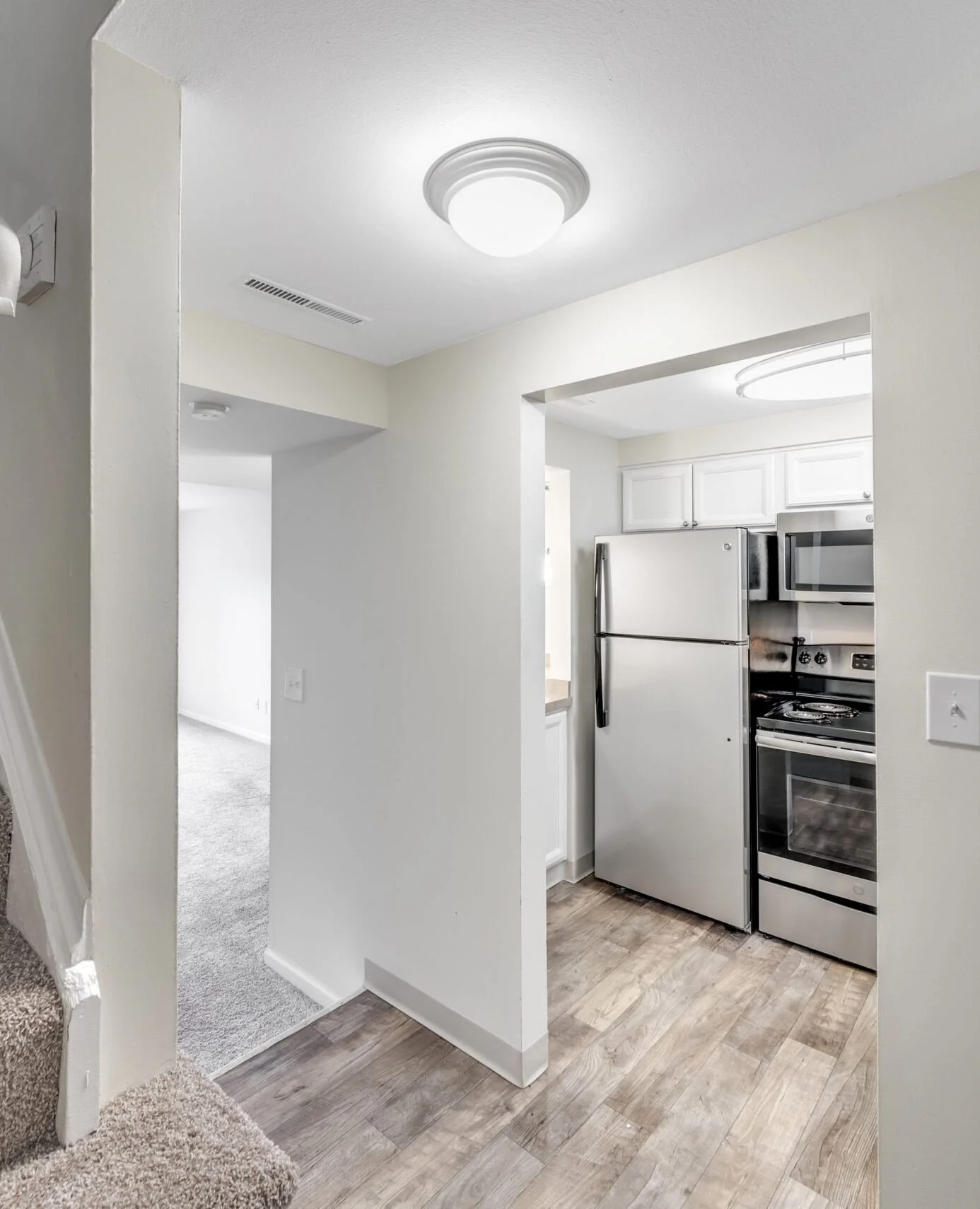 Spacious interiors and modern amenities come together to create a comfortable, convenient living experience at Village West Apartments!⁠
⁠
Call or head to our website today to schedule a tour! ⁠
⁠
📞: 614-469-9267⁠
💻: ww.villagewestaptsoh.com