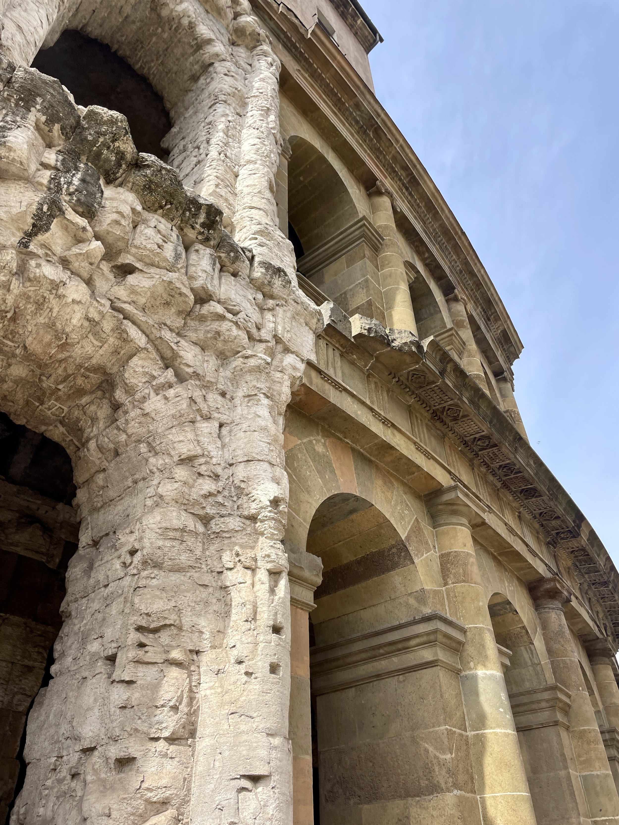 Distinction in material with sperone used on the right, Theater of Marcellus. Photographed by Erin Hobbs.
