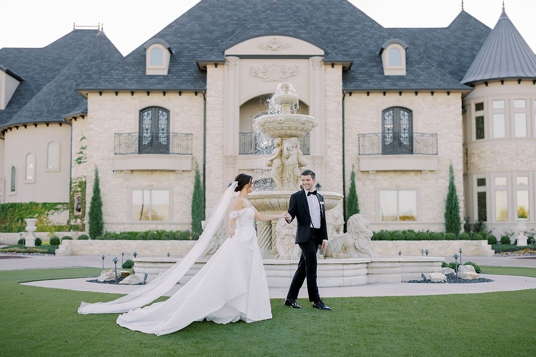Alison &amp; Mitch&rsquo;s love story unfolded like a fairytale&mdash;surrounded by romance, elegance, and the magic of their forever. From heartfelt vows to a dance floor filled with pure joy, every moment felt straight out of a dream. ✨💍
Swipe thr