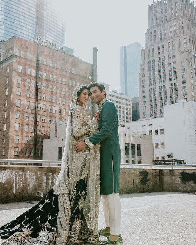 With the right photography team and thoughtful planning, you can create intentional moments that seamlessly blend the energy of the city with the elegance of your wedding. As planners, we work closely with photographers like @miranwarstudios to build