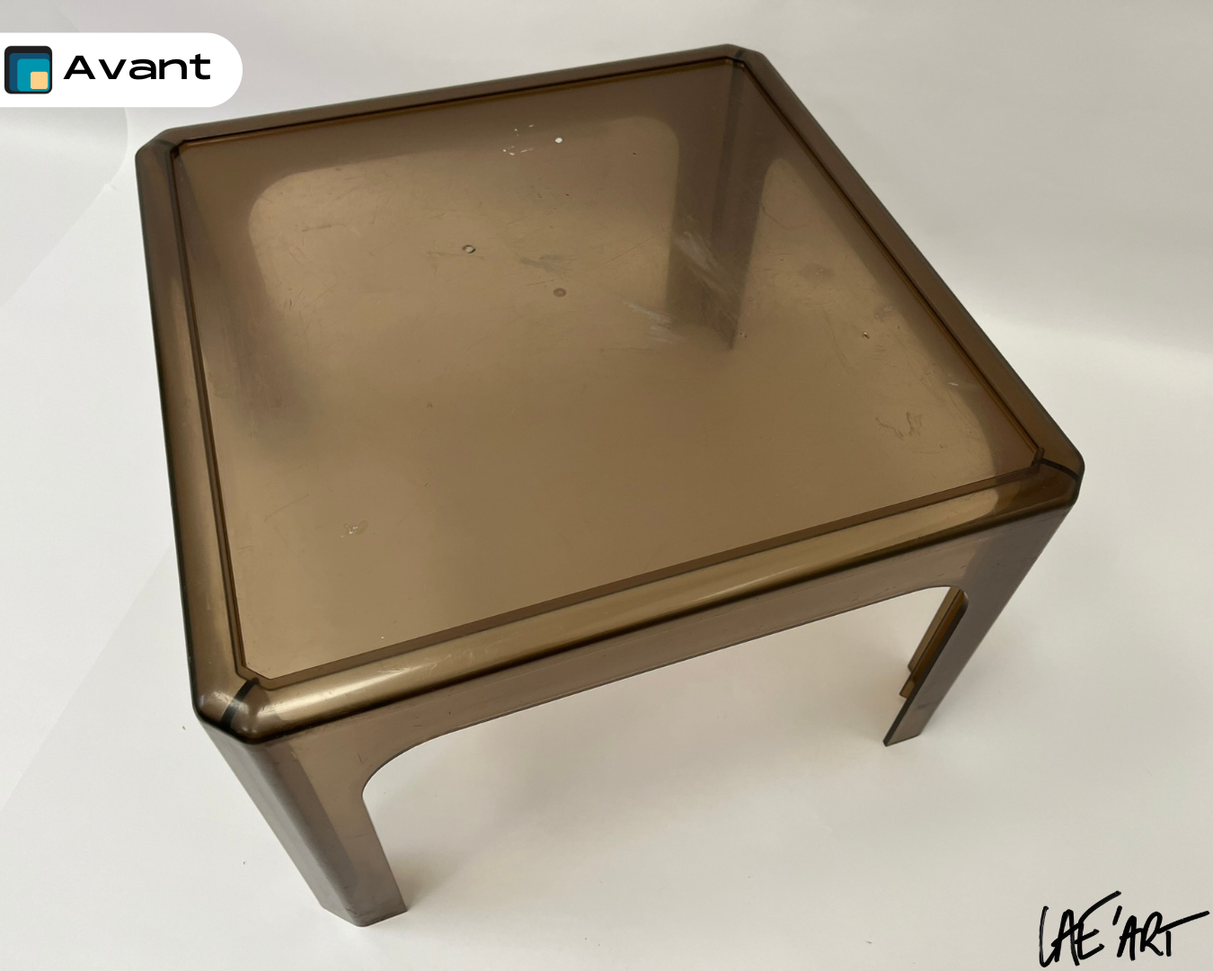 Une table basse avant d'être personnalisé par Lae'Art