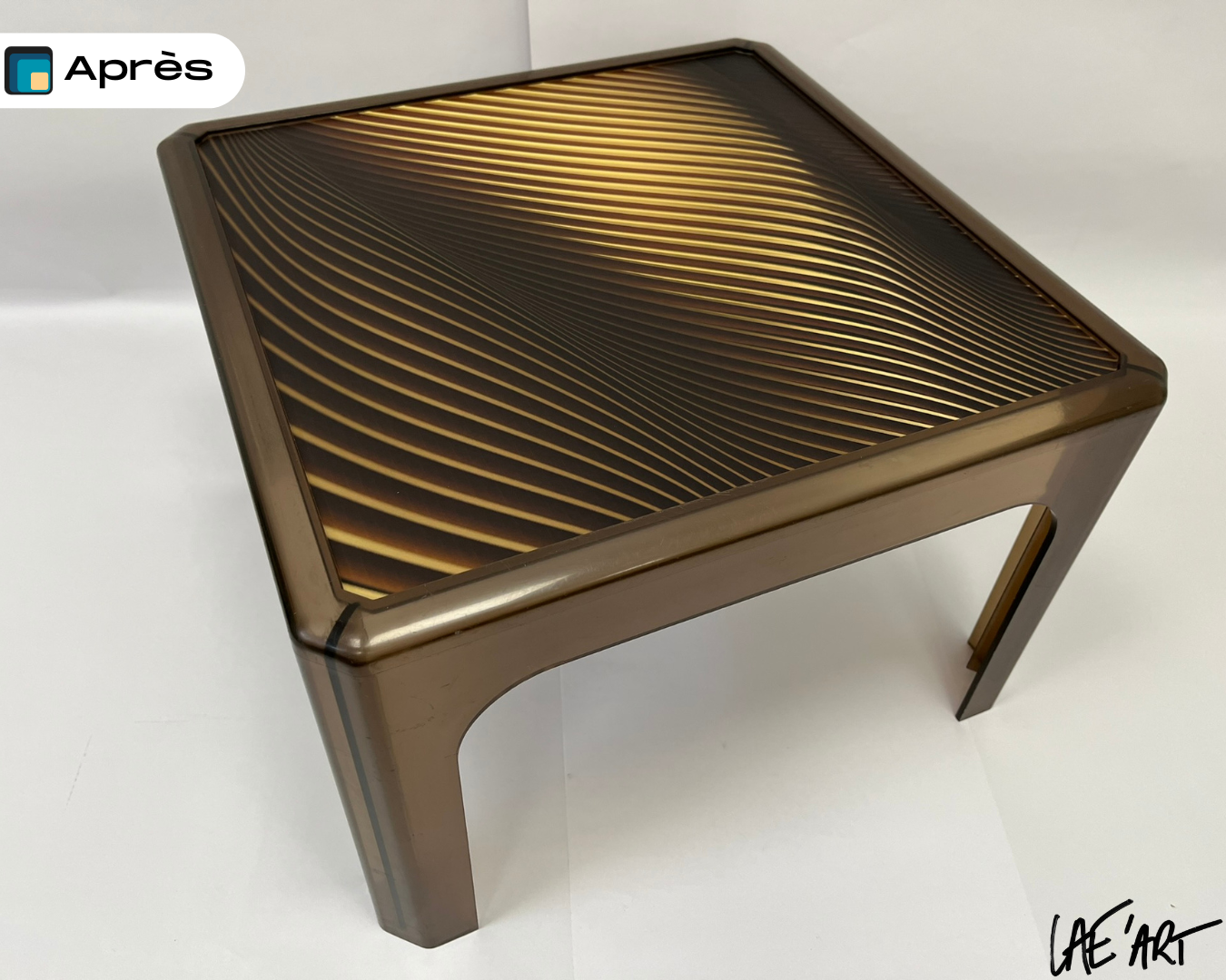 Une table basse après d'être personnalisé par Lae'Art