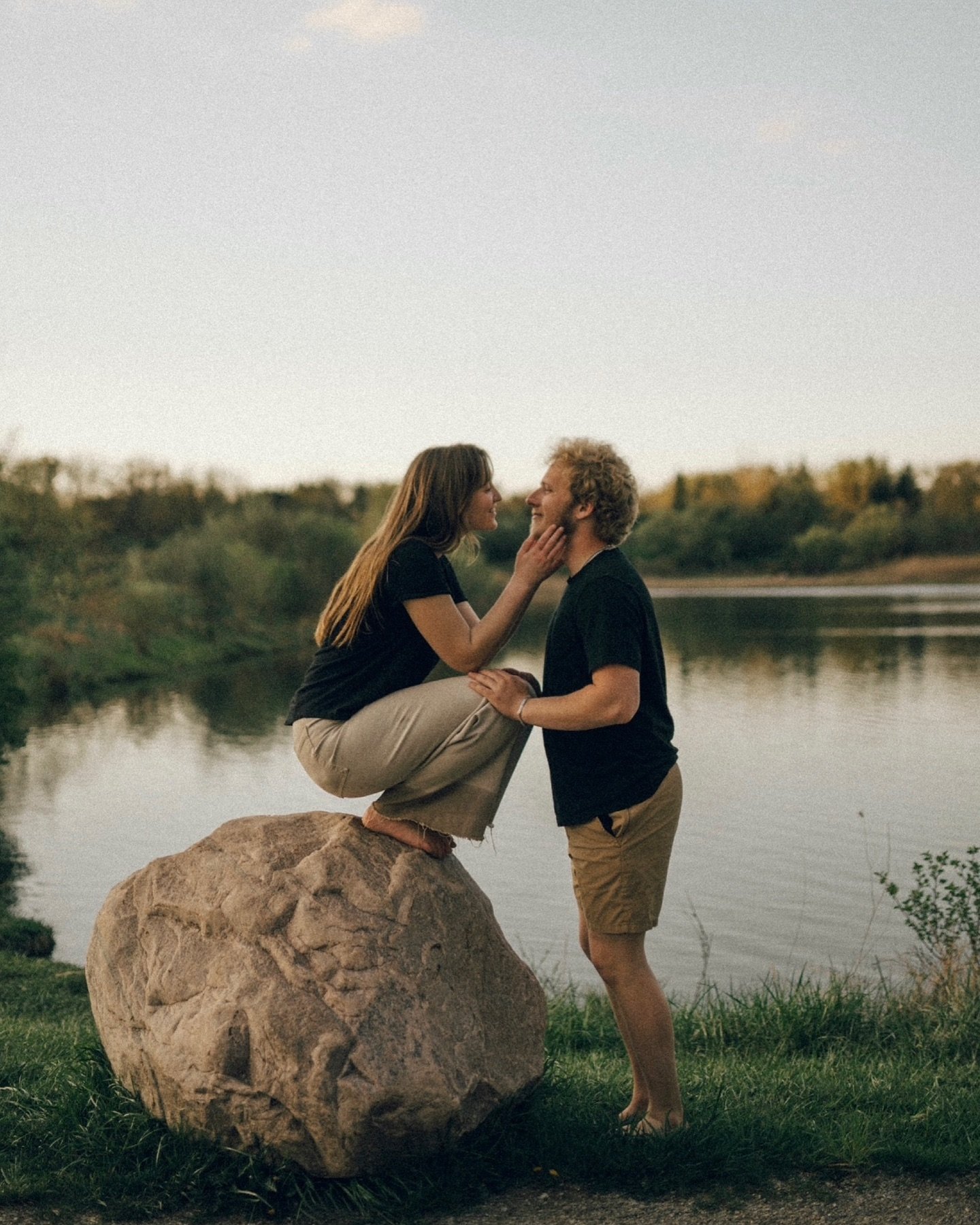 nature, laughs + sweet sweet love. this session was super sweet because noa and aiden just had so much fun together outside that i just showed up and photographed it &mdash; it was beautiful to witness and capture. these kinds of sessions make my hea