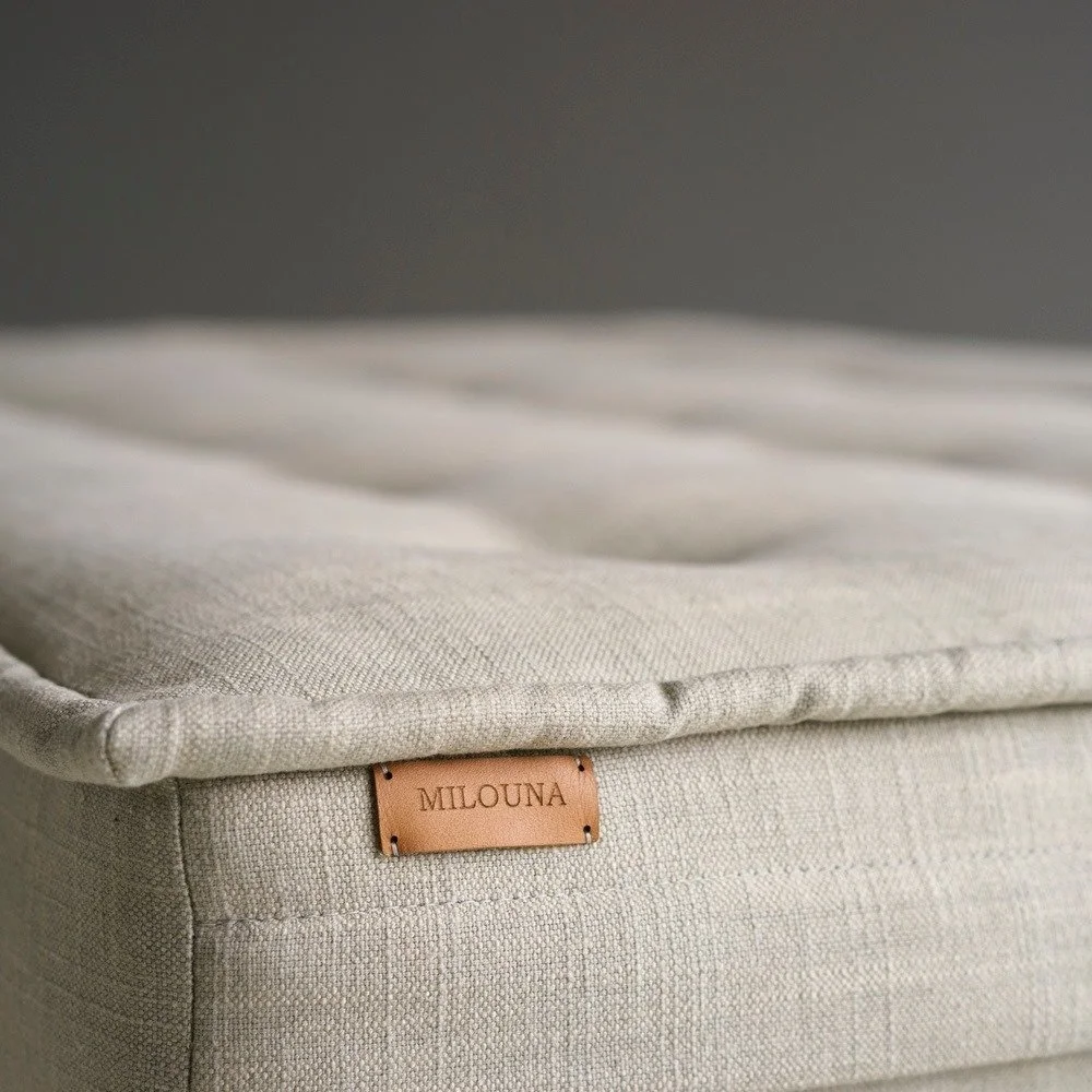 Het label van Milouna van luxe kussens op maat Noord Holland