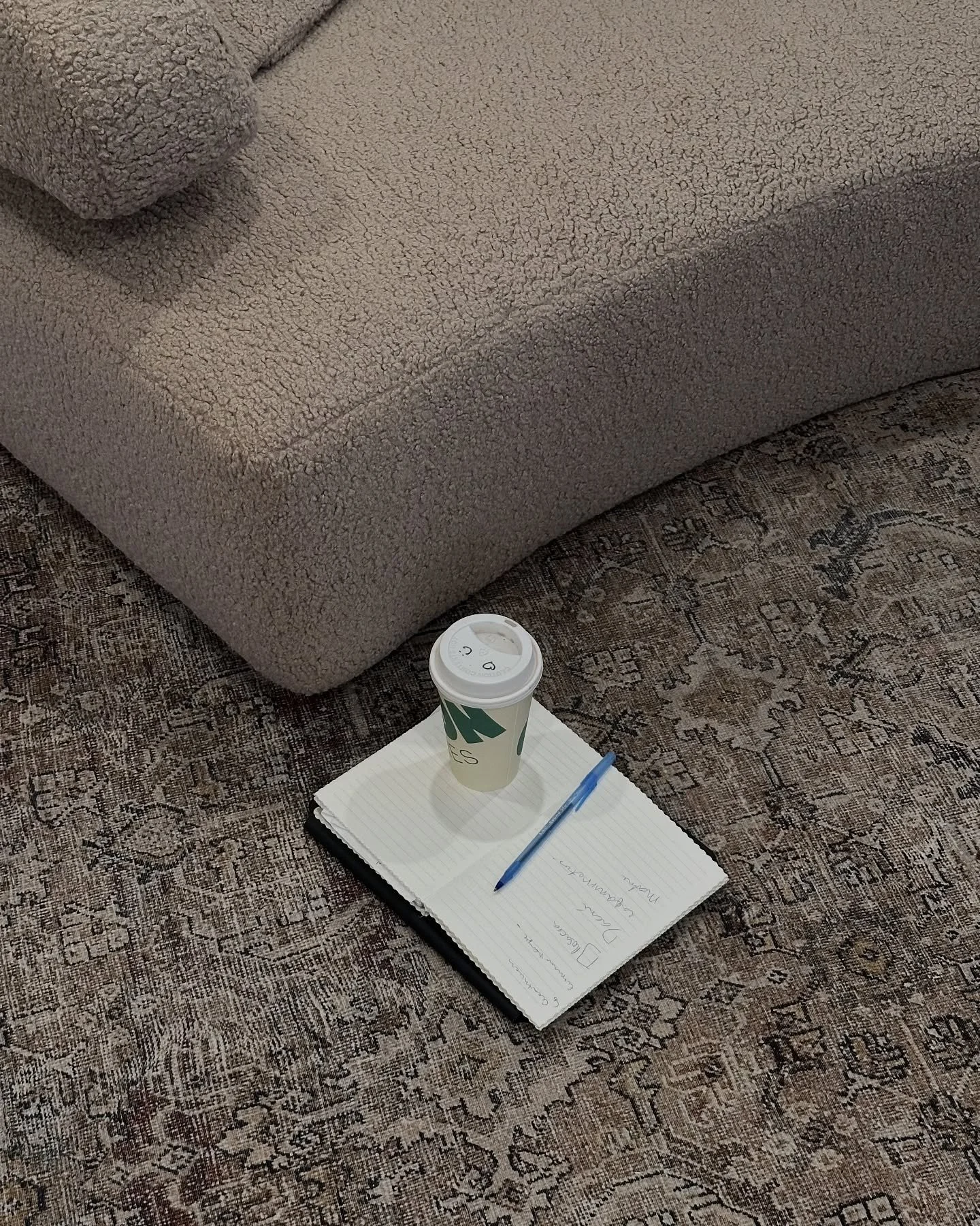 Bient&ocirc;t un an de coaching 1:1 avec Jennifer Brodeur &mdash; skin guru, facialist et experte reconnue. En 12 mois, avec deux rencontres par mois, j&rsquo;ai &eacute;norm&eacute;ment appris &agrave; ses c&ocirc;t&eacute;s 📝

En janvier 2026, j&r