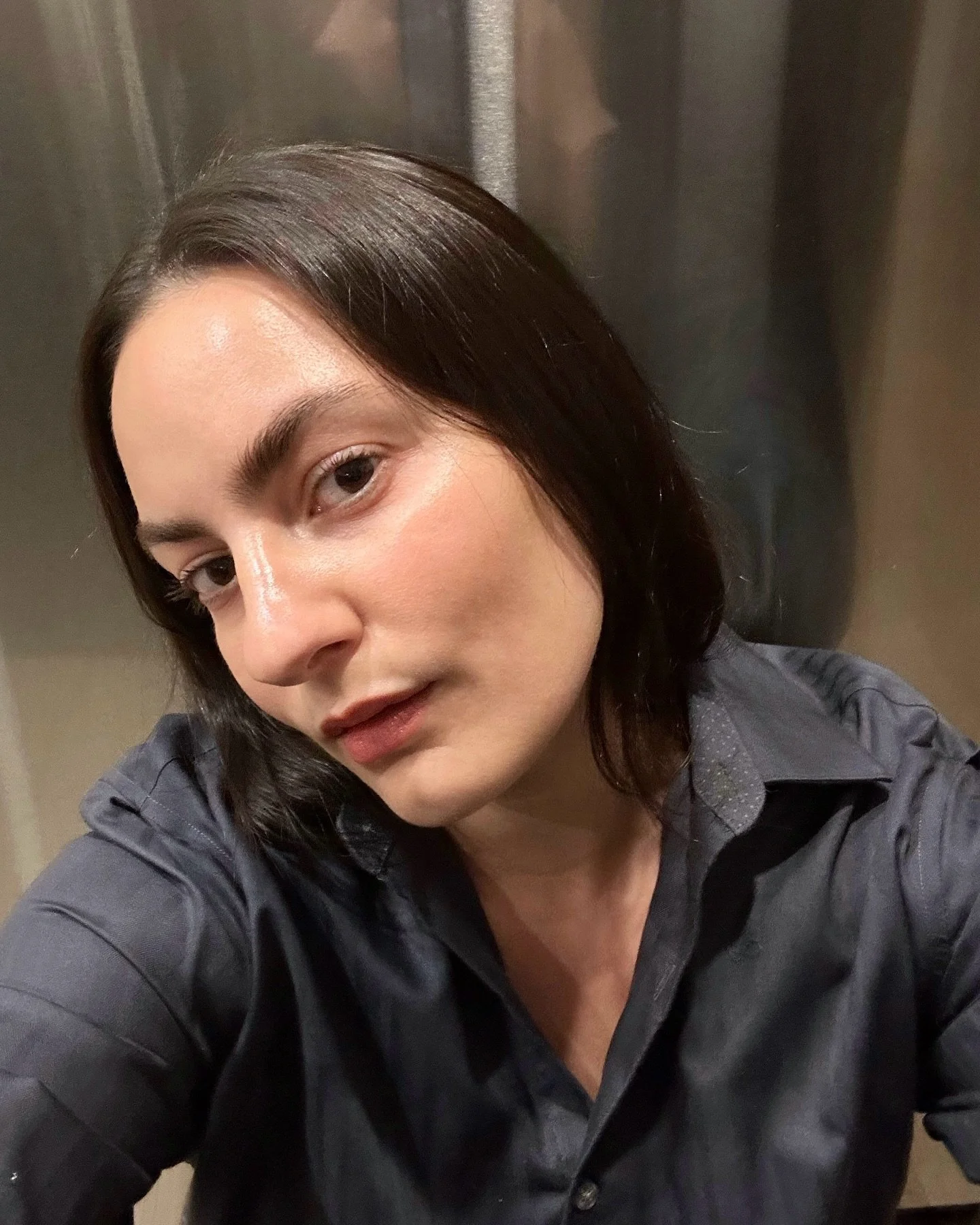 Hi 💚 I&rsquo;m L&eacute;a! Celle qui prend soin de la sant&eacute; cutan&eacute;e d&rsquo;incroyables personnes dans mon studio &agrave; LaSalle. Acne-prone skin here &amp; it wasn&rsquo;t always under control, swipe to see!

#acneprone #skinspecial