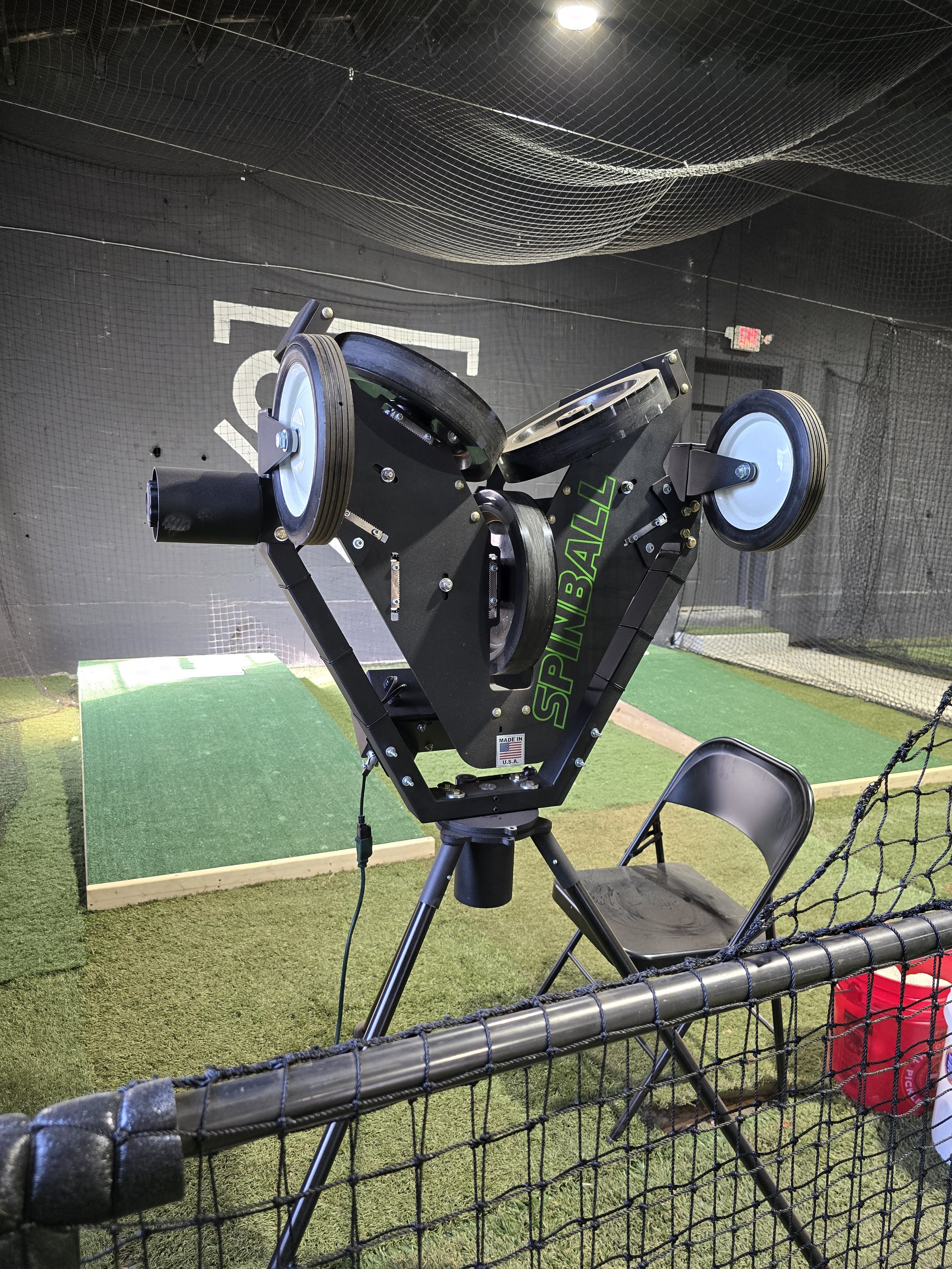Baseball pitching machine