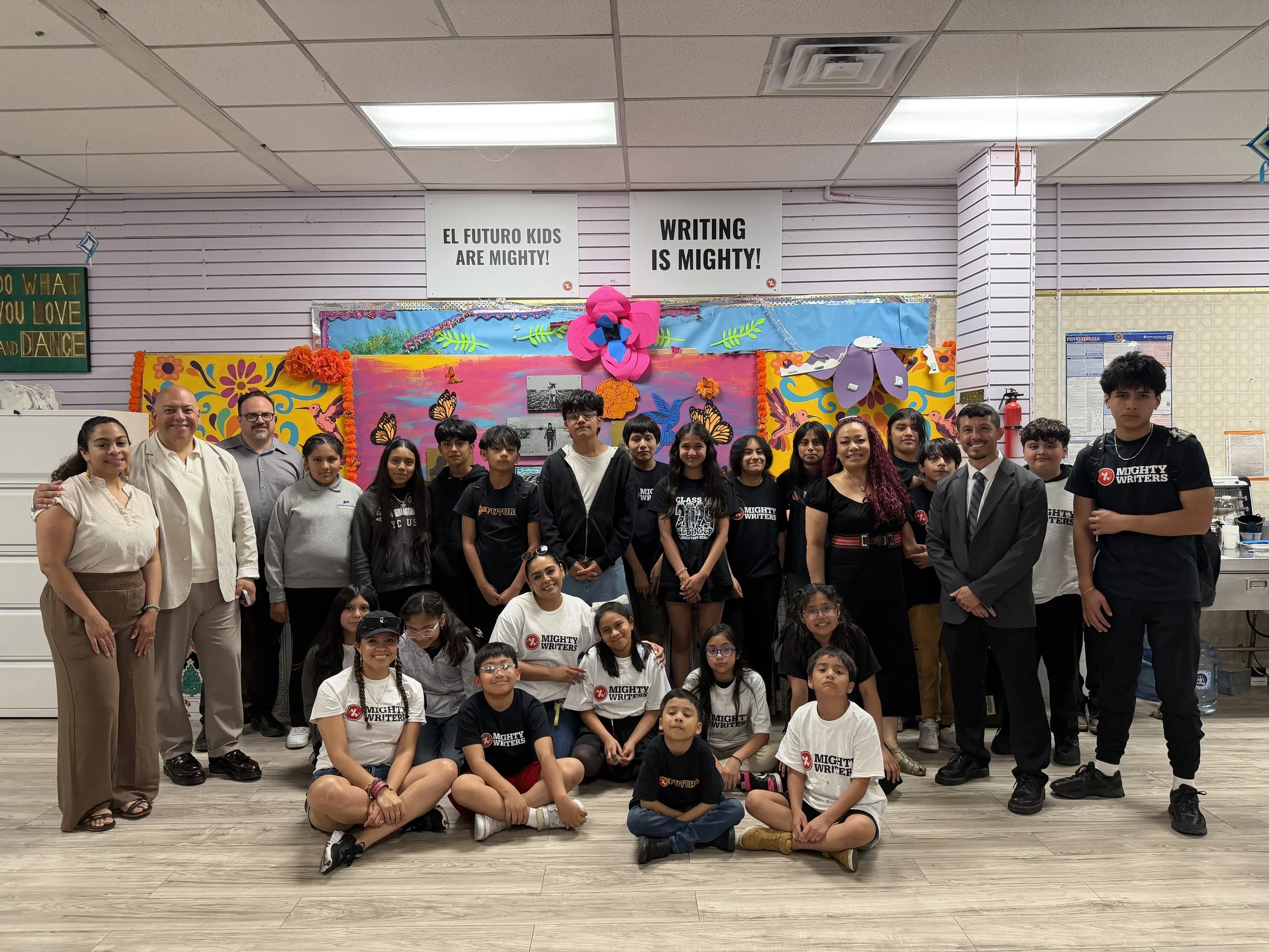 Aspiring young journalists tour Latine-owned restaurants in the Italian Market with the help of Mighty Writers and NAHJ