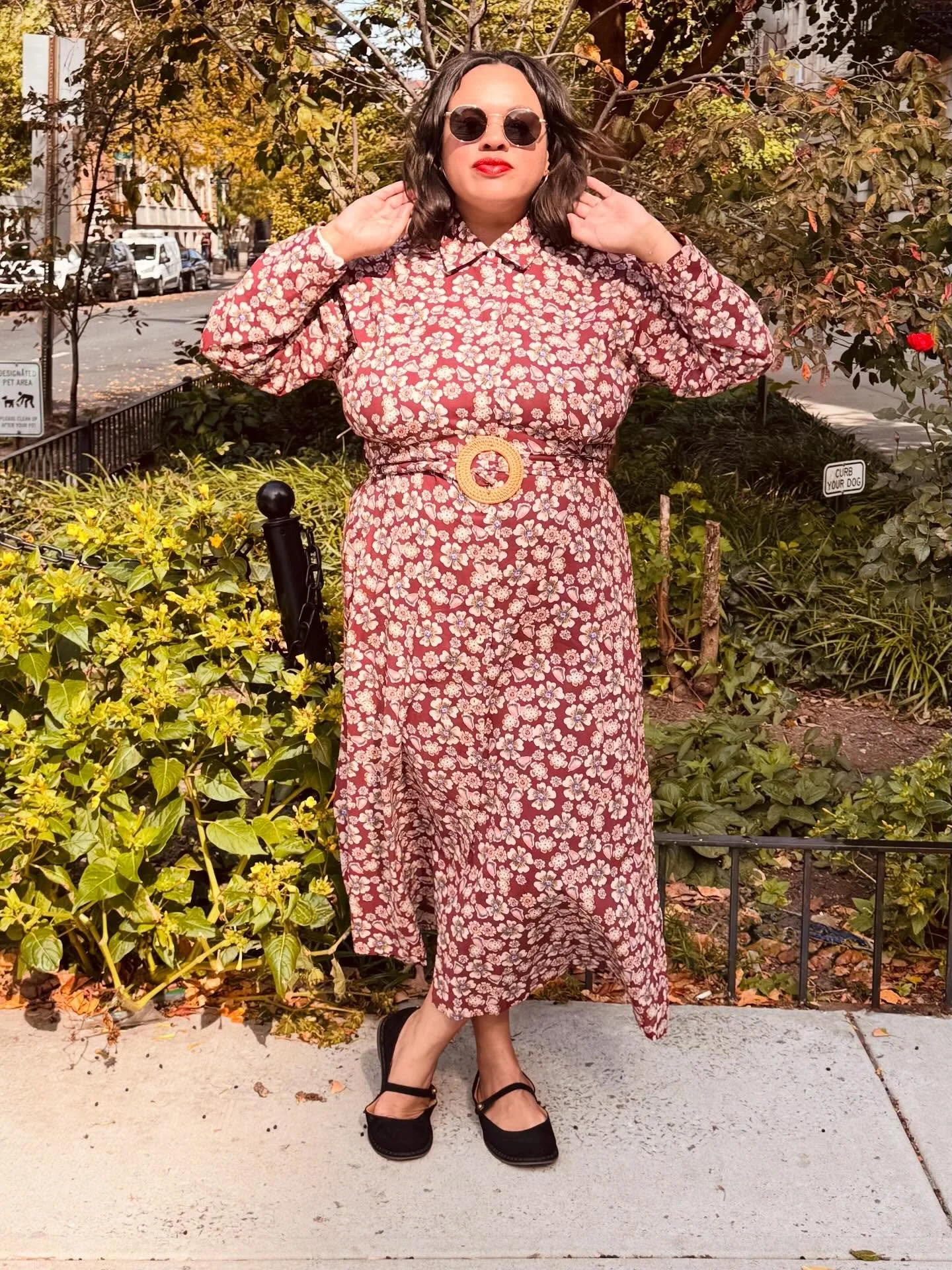 fall fashion in full swing. 
featuring the Jodpur Maxi Dress Hania Brown from @rosgardenofficial 🍂
→→→ it’s currently on sale!
shop the dress in my stories or link in the bio. 
*pr/gifted item
#fallstyle #fallfashion #autum