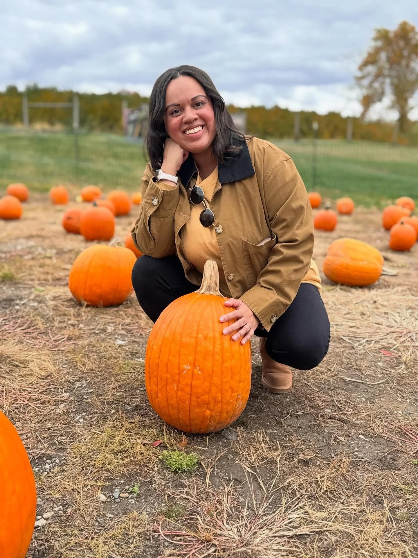 no filter. 🍂🎃🍎
needed yesterday like i need oxygen. it was a beautiful day for apple picking and pumpkin patch frolicking. @penningsfarmcidery was exceptional. goat races, brick-oven pizza, a DJ, a very good apple selection & all the cider on