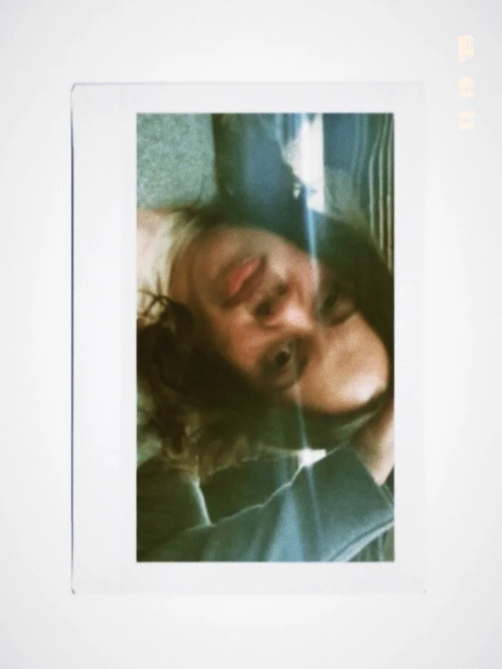 de moi &agrave; toi. ✝︎♡

exploring new york city again. also bought a bucket of cookies. you read that correctly. the holidays are in full swing. 

also this song shuffled on my playlist and i had such a profound moment on the train. wow. 

vlog com