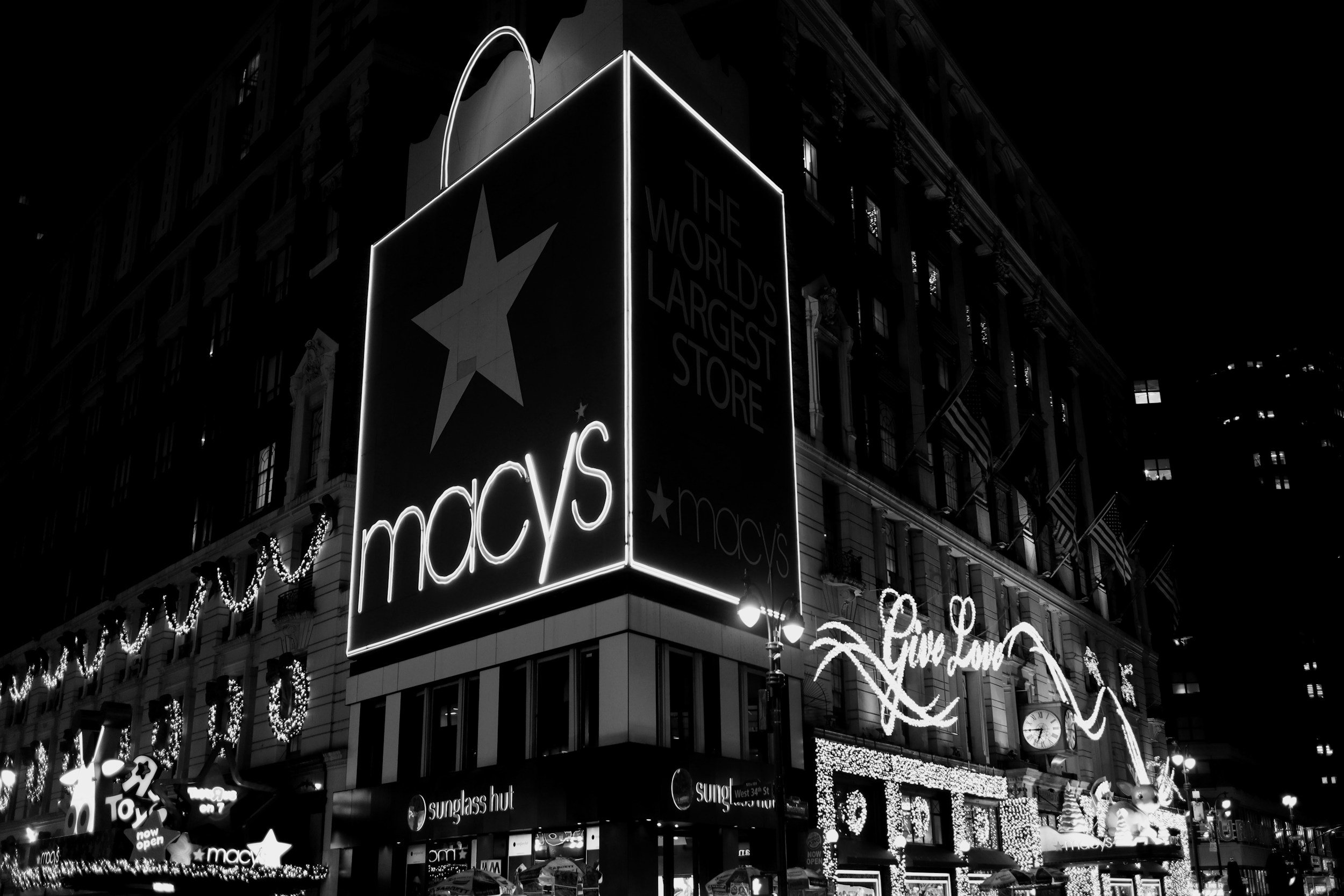 NYC Holiday Magic: My Favorite Spots to Feel the Cheer.