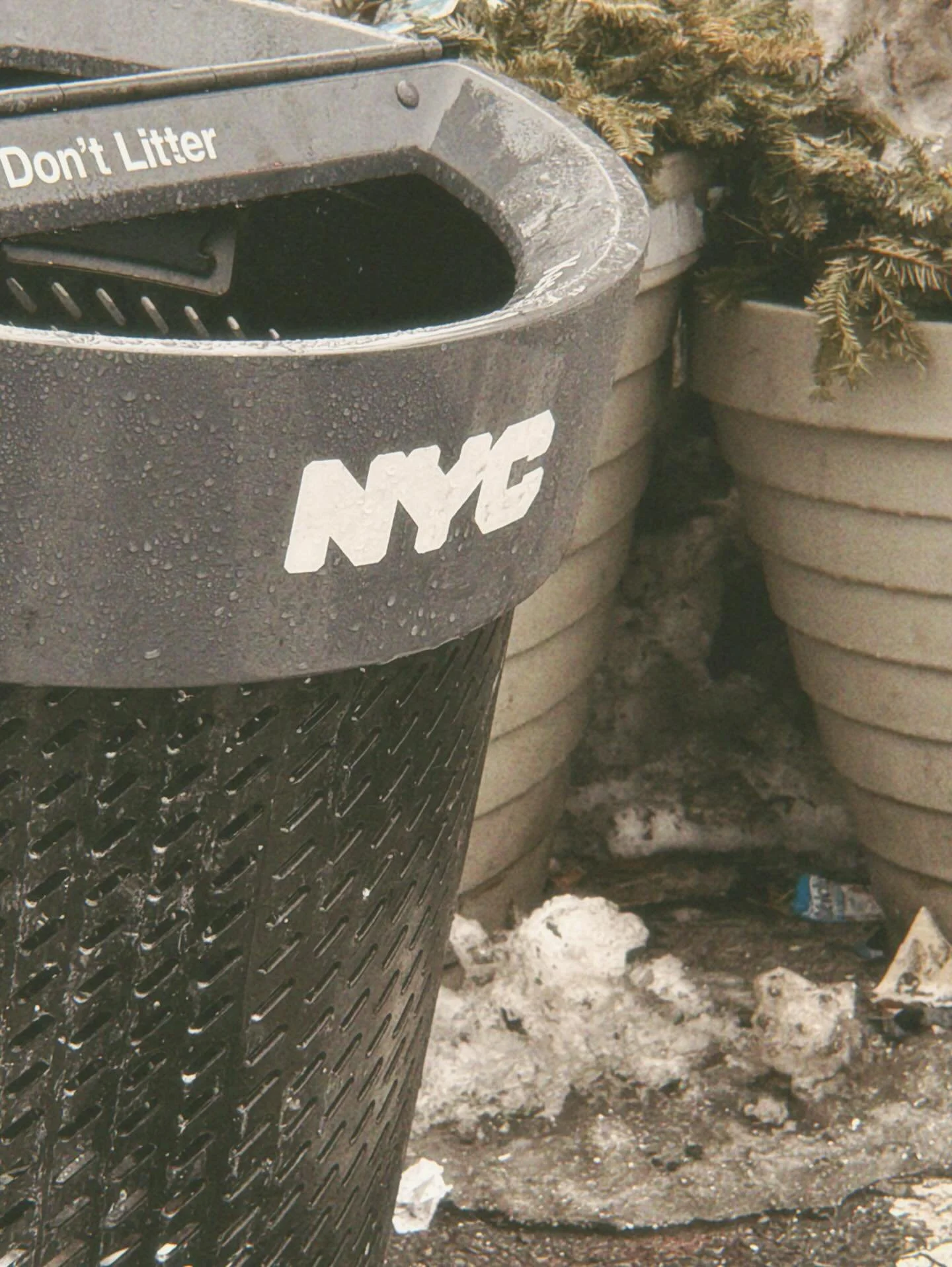 this &amp; that. ♡✧˖&deg;.🫧

a rainy friday and a weekend with snow coming? i&rsquo;ll enjoy that. spent the last few days reflecting and inside. spent friday out and about in the rain because there were less people to worry about. 

spent my mornin