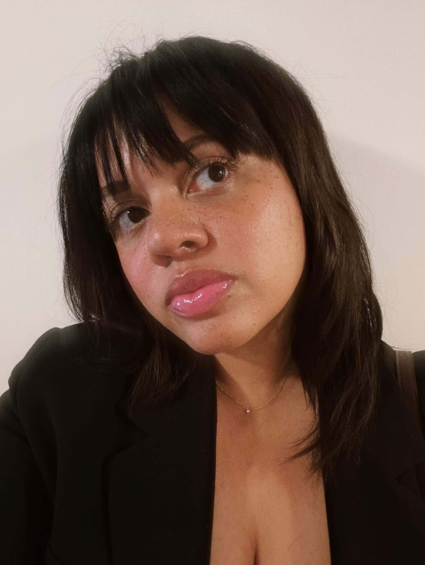 a face r.e.m. beauty would love ✨ sponsored post*

what i&rsquo;m wearing (and loving right now):

&bull; dreamglow highlight serum in *honey pot* &mdash; soft golden glow that melts into the skin

&bull; Sweet Dreams Eyeshadow Quad - BabyDoll: using